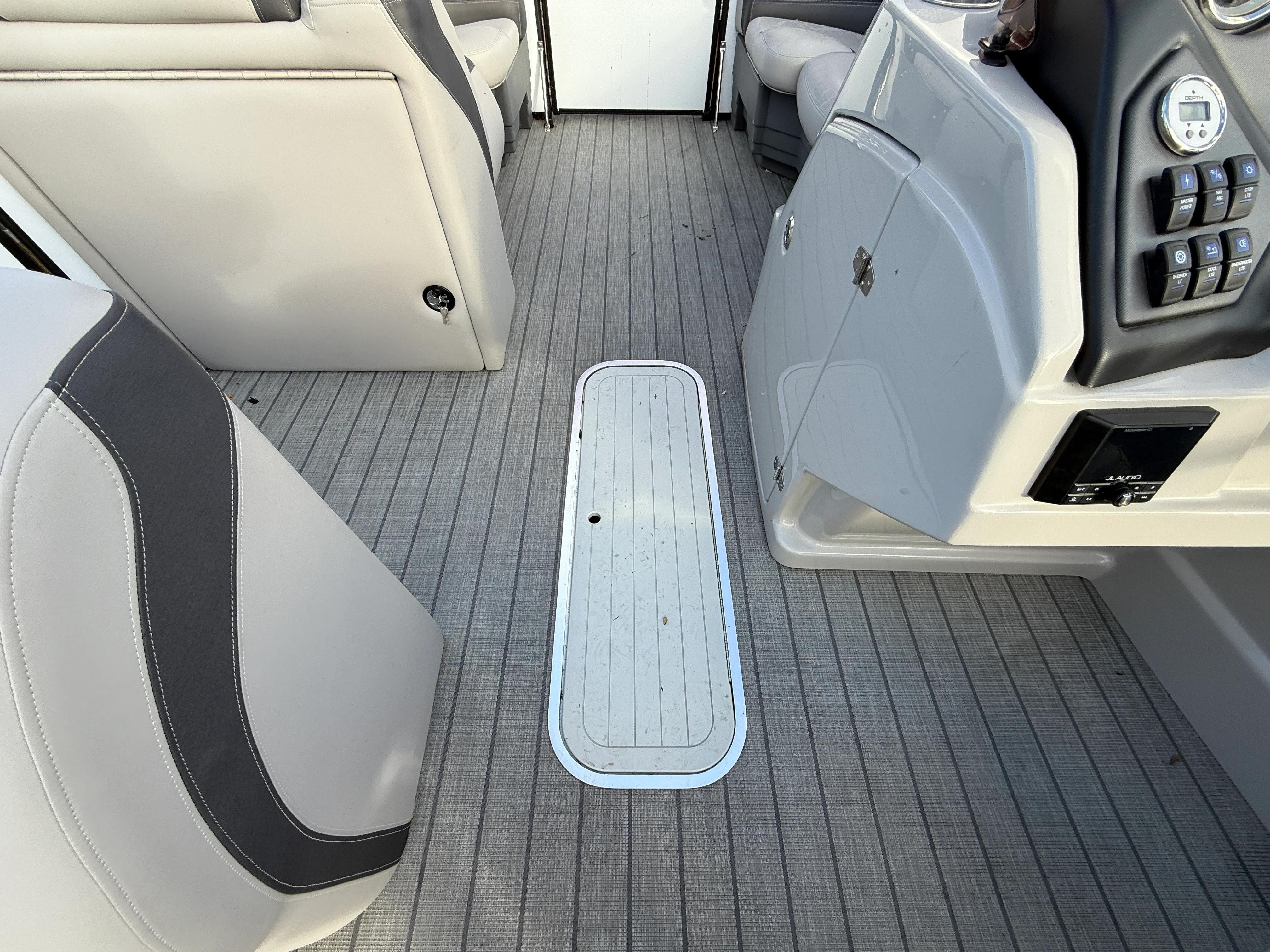 2023 Sylvan L3 DLZBAR TT Image Thumbnail #25