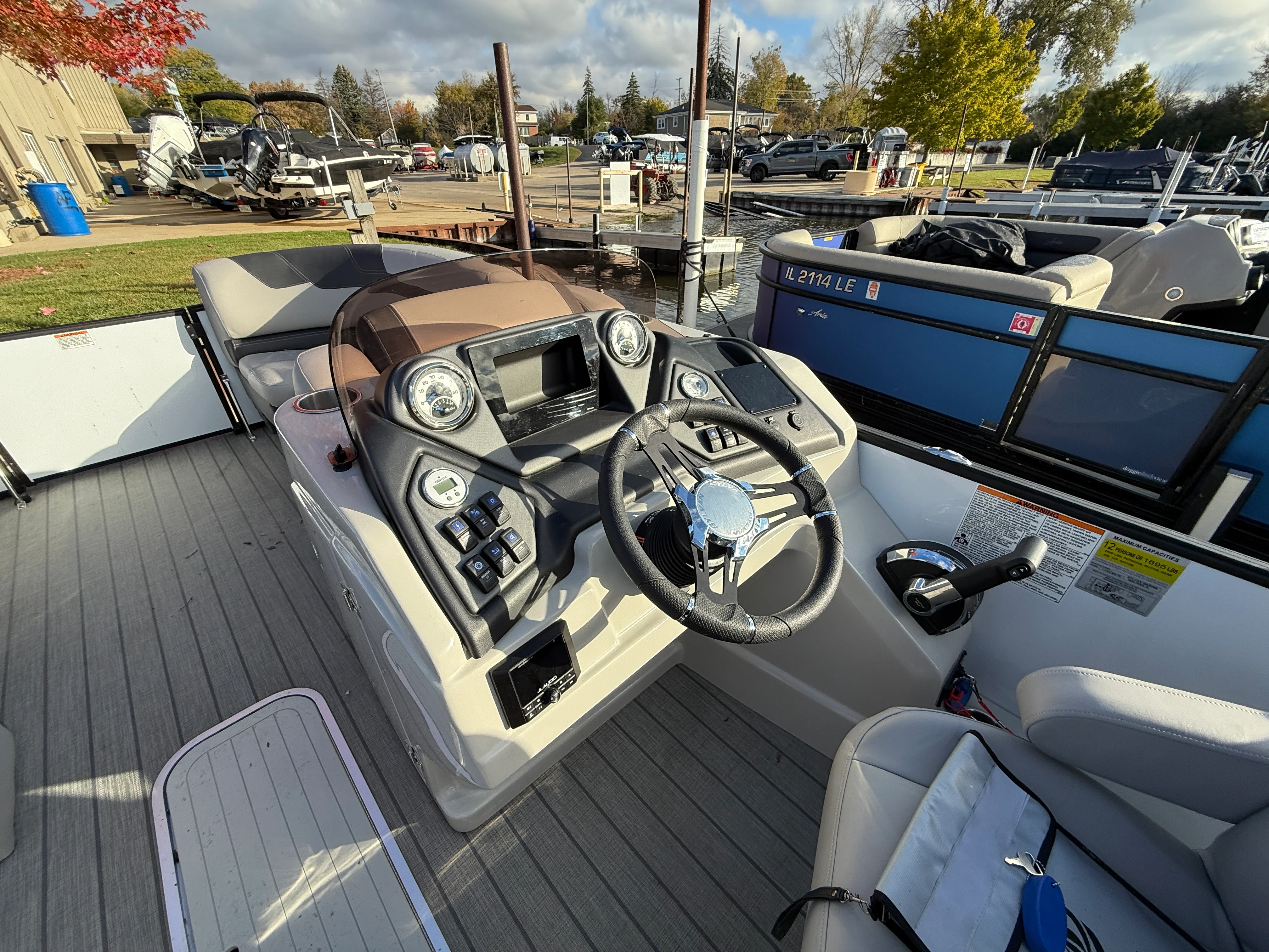 2023 Sylvan L3 DLZBAR TT Image Thumbnail #17