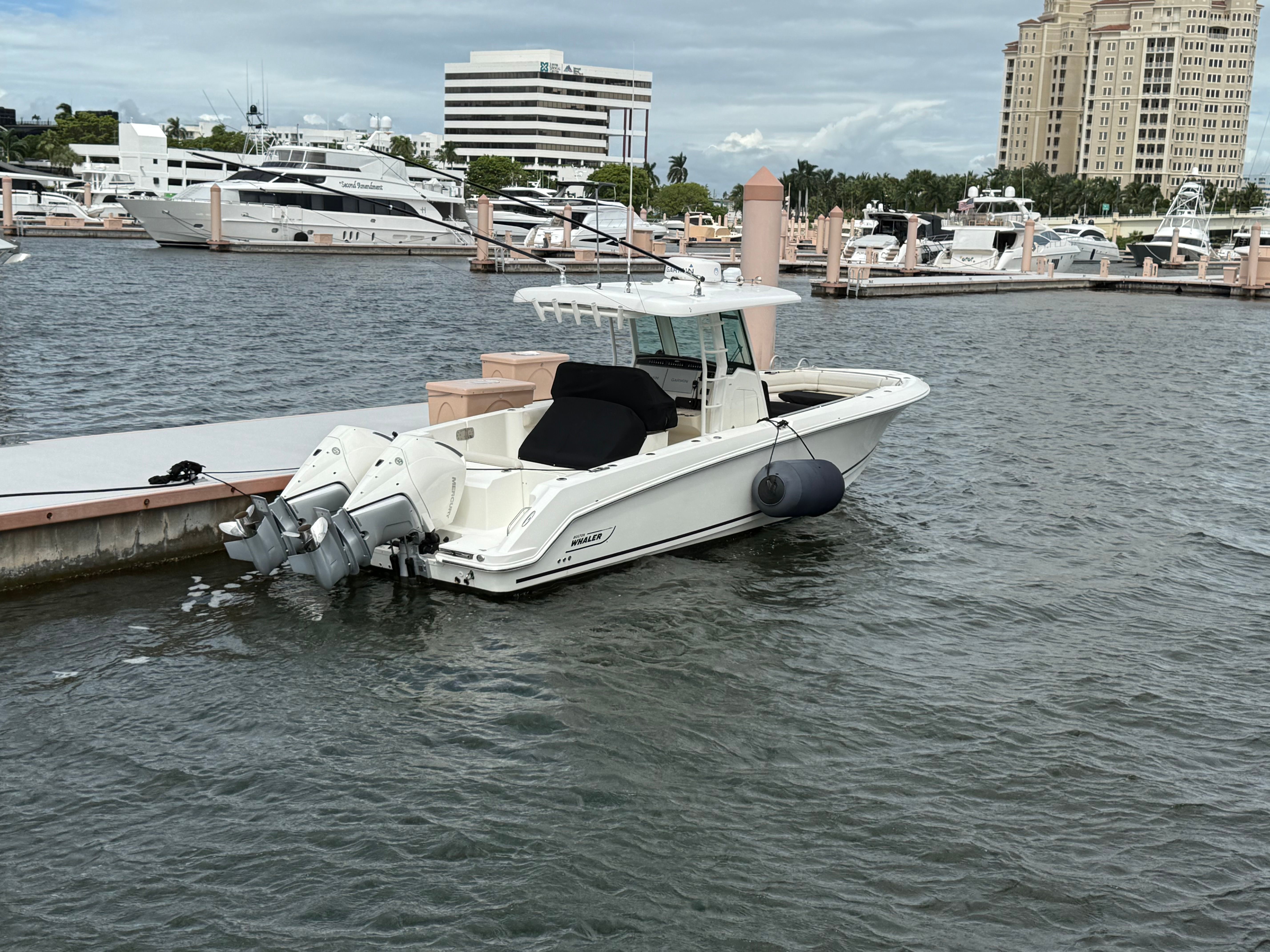 2022 Boston Whaler 330 OUTRAGE Image Thumbnail #1