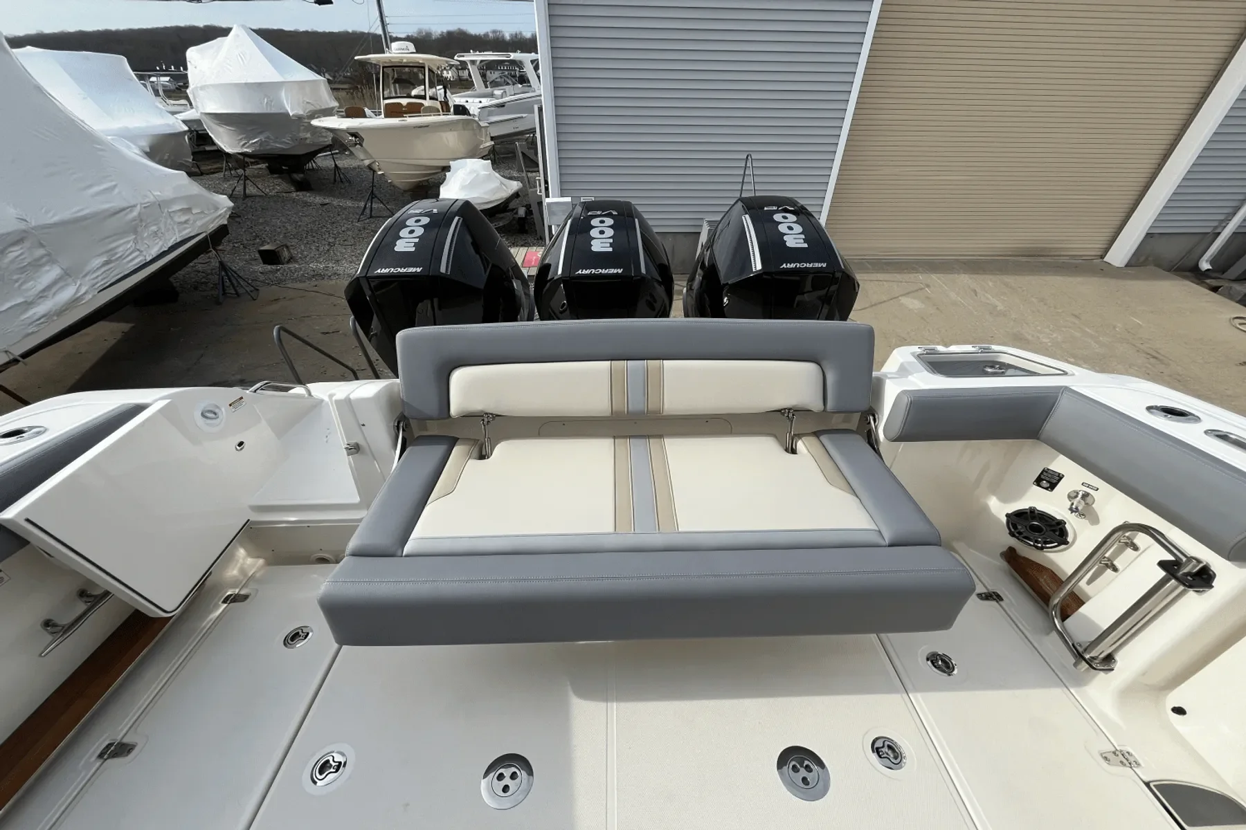 2025 Boston Whaler 350 REALM Image Thumbnail #8