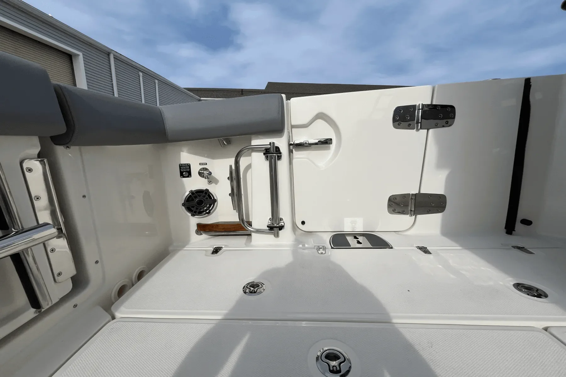 2025 Boston Whaler 350 REALM Image Thumbnail #10