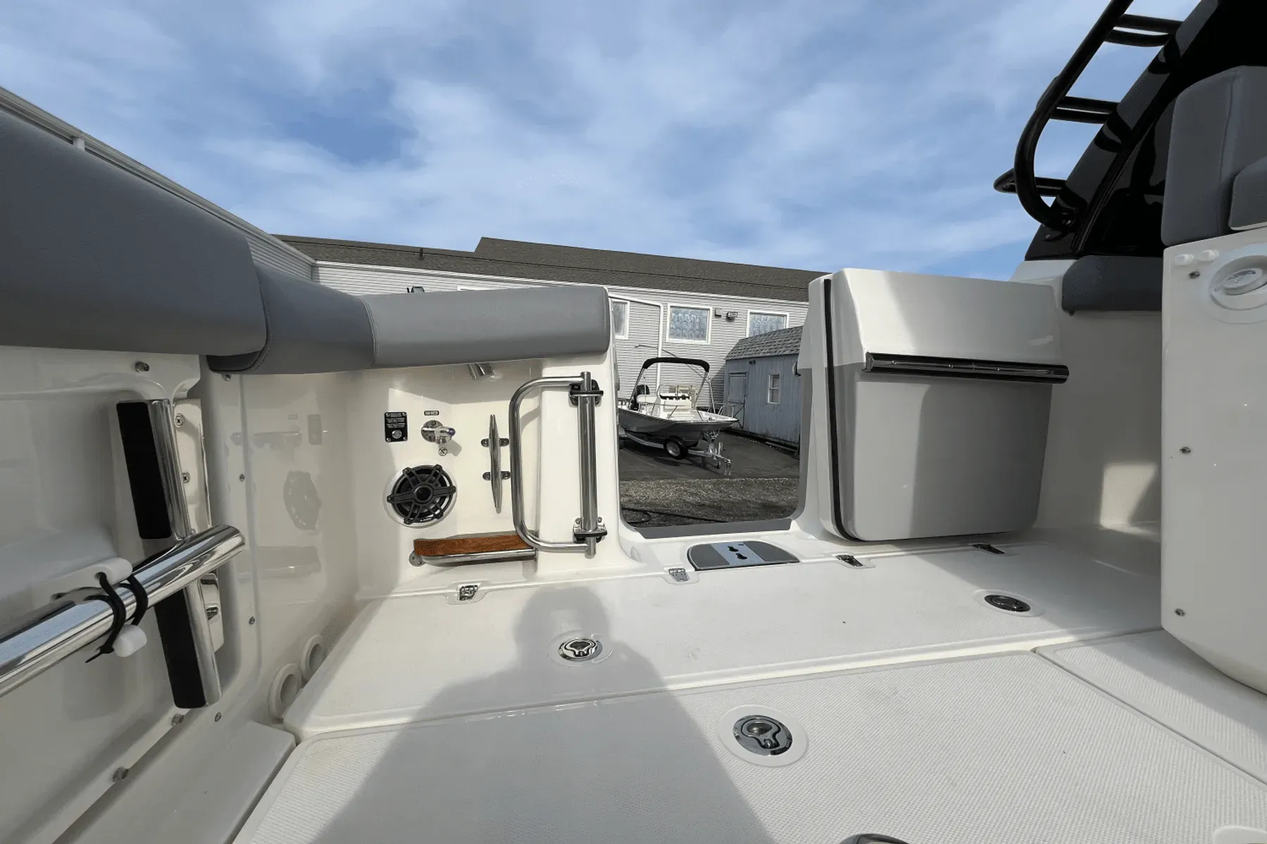 2025 Boston Whaler 350 REALM Image Thumbnail #11