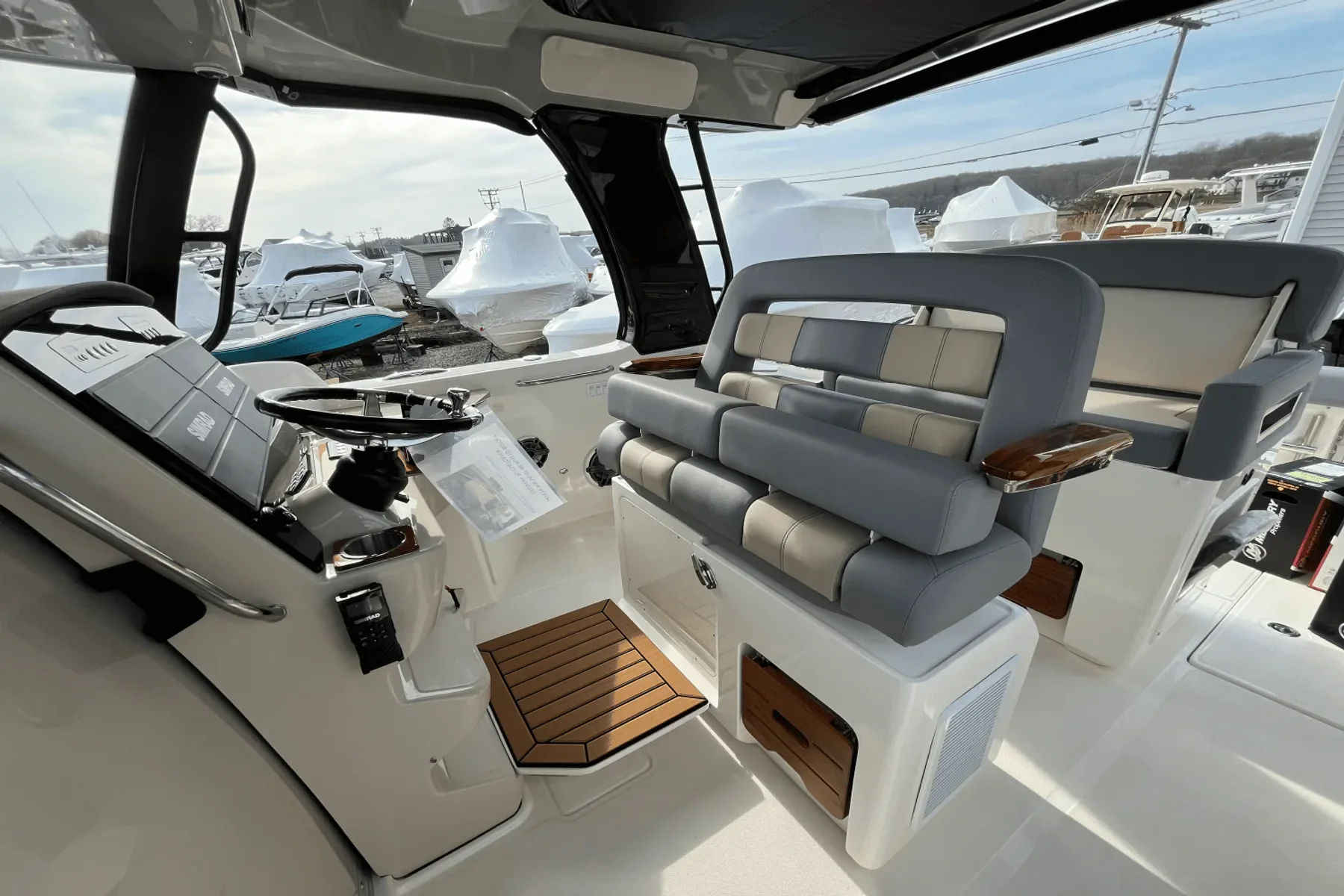 2025 Boston Whaler 350 REALM Image Thumbnail #27