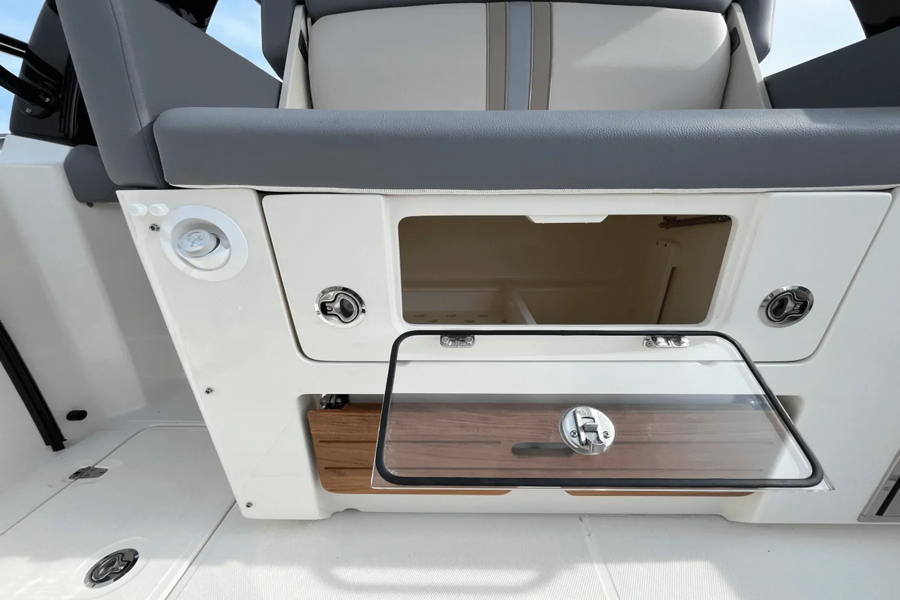 2025 Boston Whaler 350 REALM Image Thumbnail #15