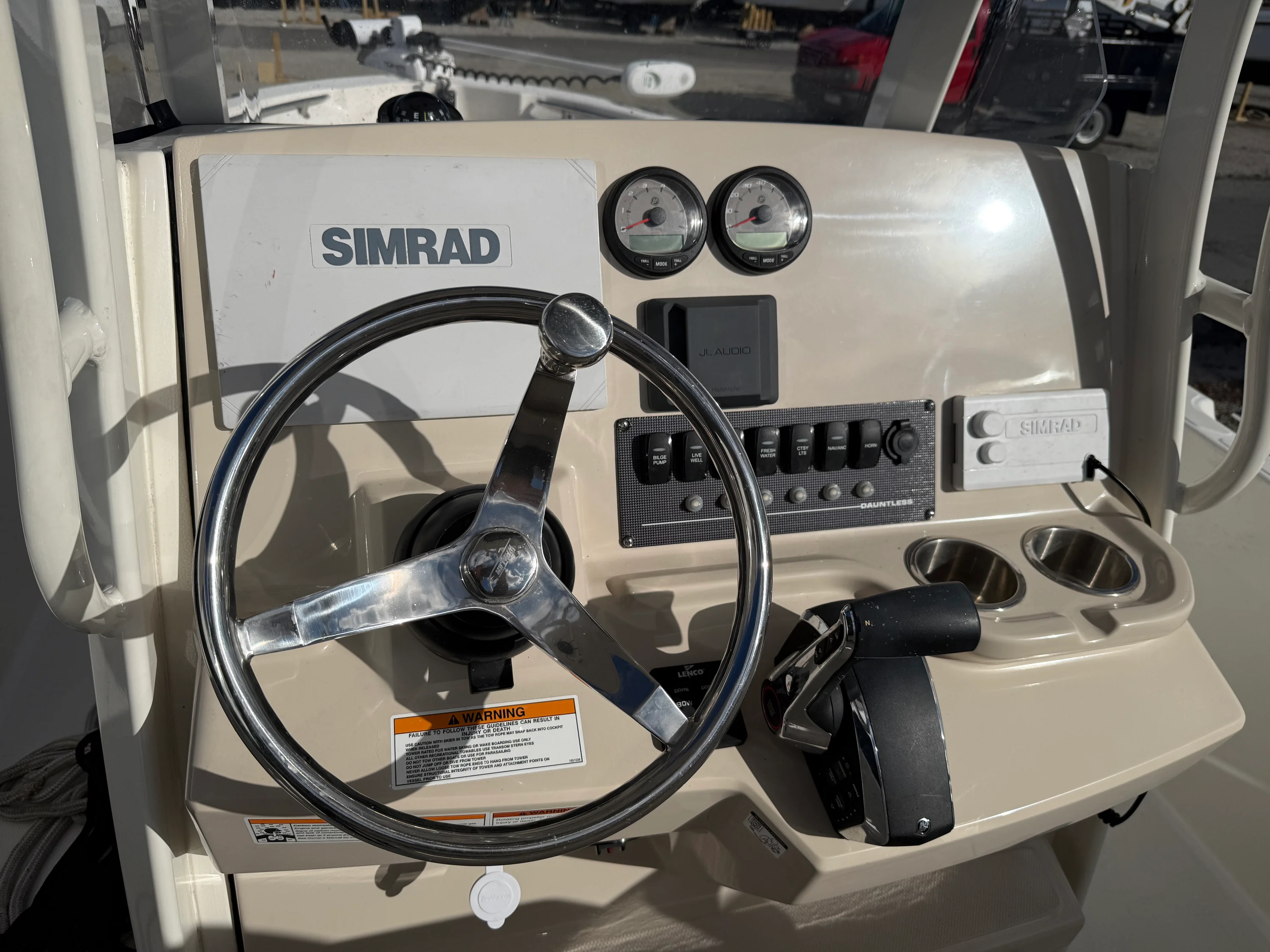 2023 Boston Whaler 220 DAUNTLESS Image Thumbnail #9