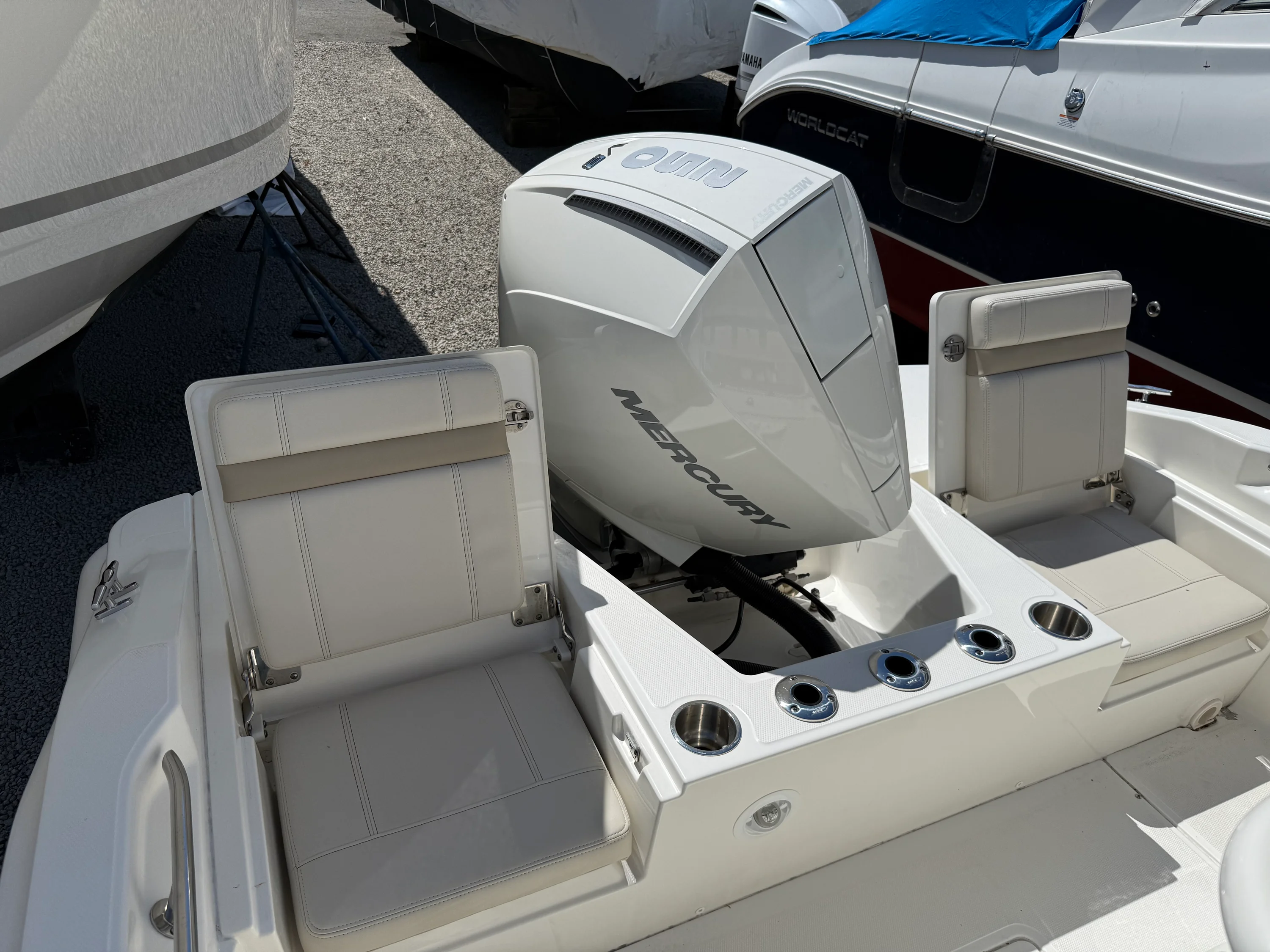 2023 Boston Whaler 220 DAUNTLESS Image Thumbnail #6