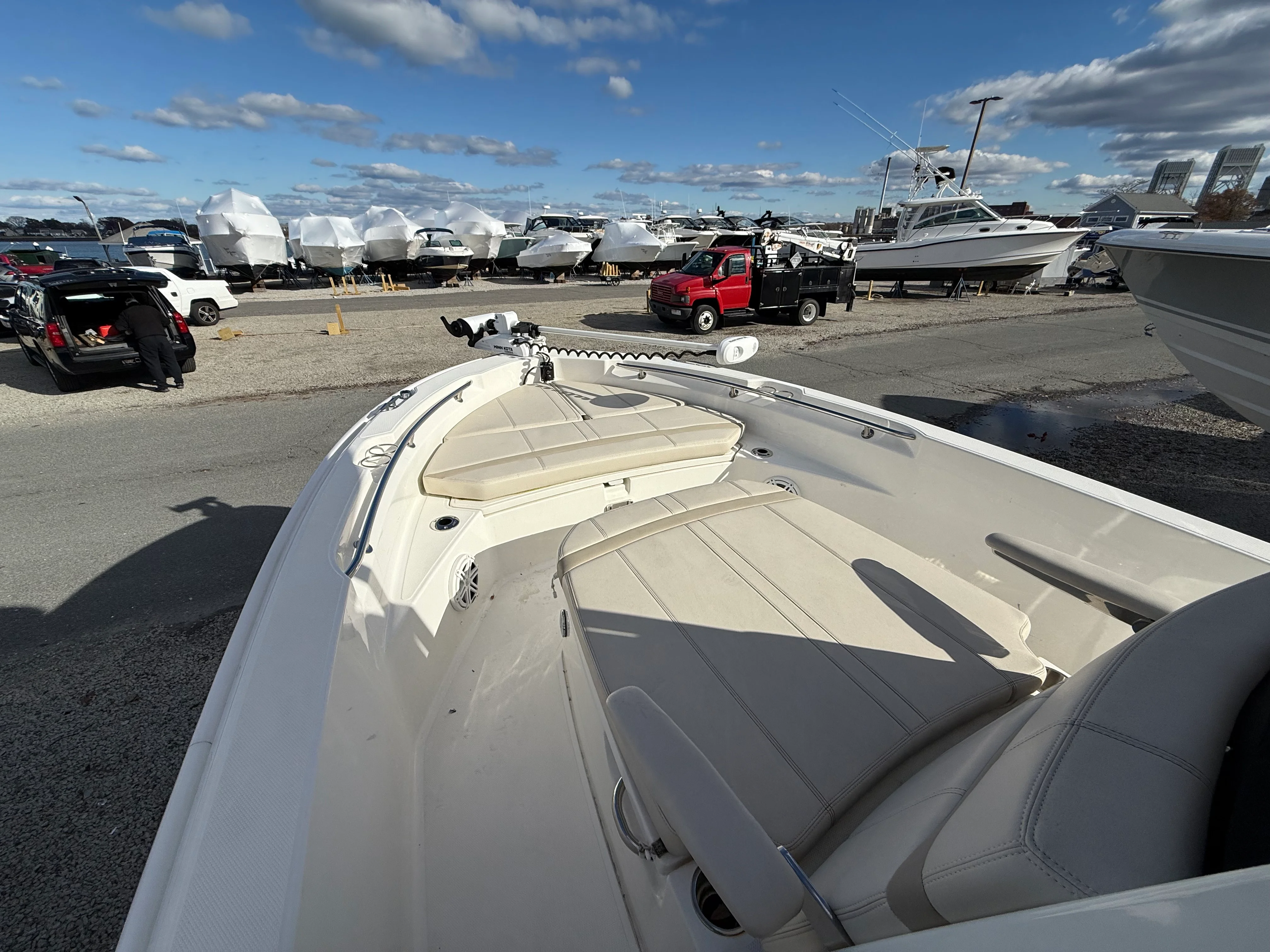 2023 Boston Whaler 220 DAUNTLESS Image Thumbnail #6