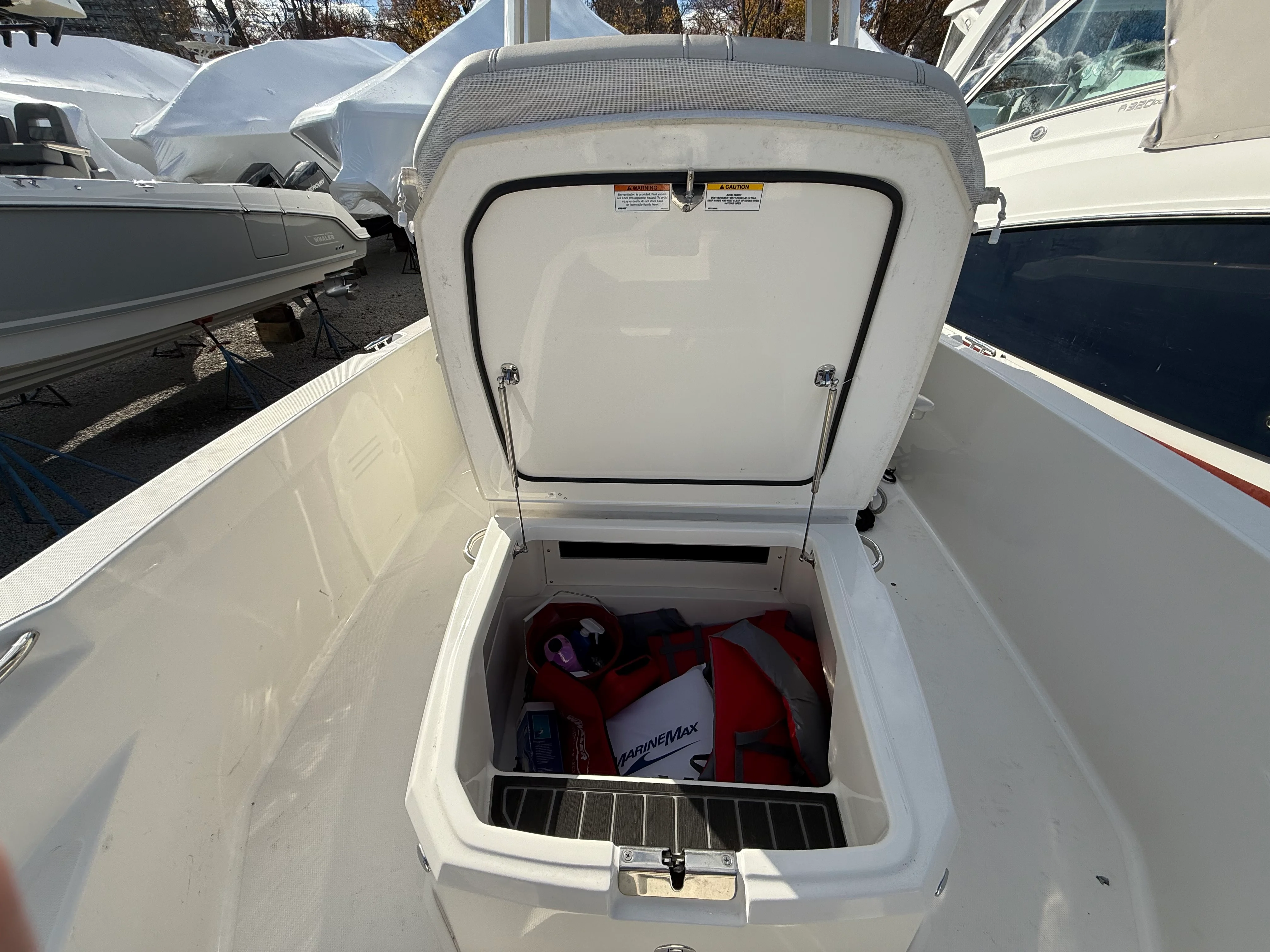 2023 Boston Whaler 220 DAUNTLESS Image Thumbnail #7