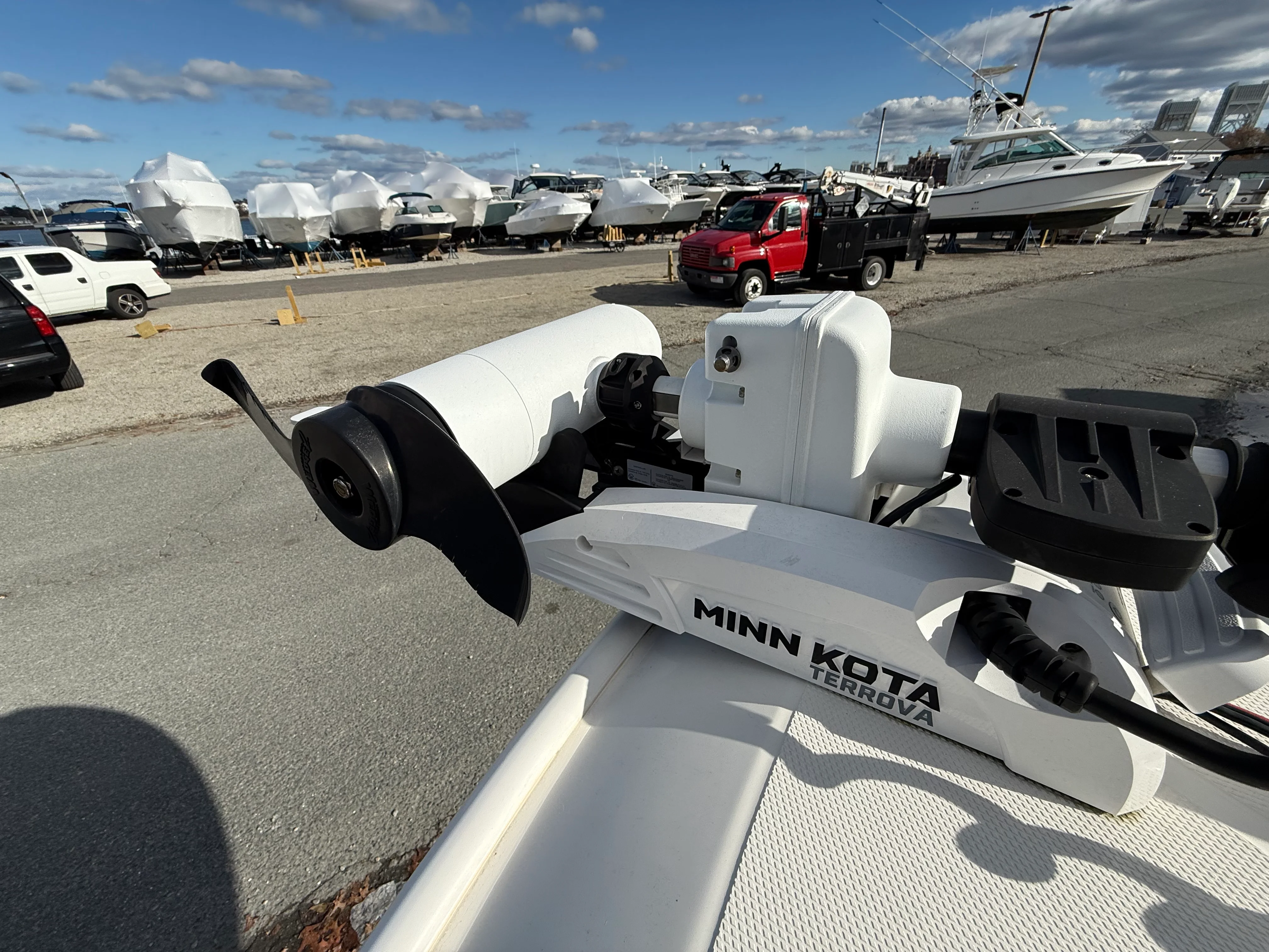 2023 Boston Whaler 220 DAUNTLESS Image Thumbnail #4