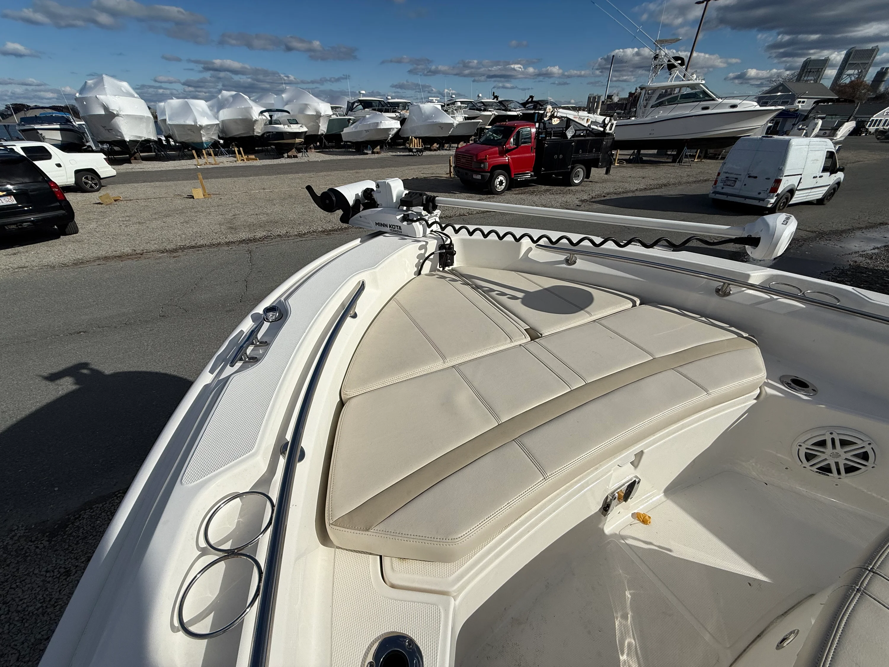 2023 Boston Whaler 220 DAUNTLESS Image Thumbnail #3