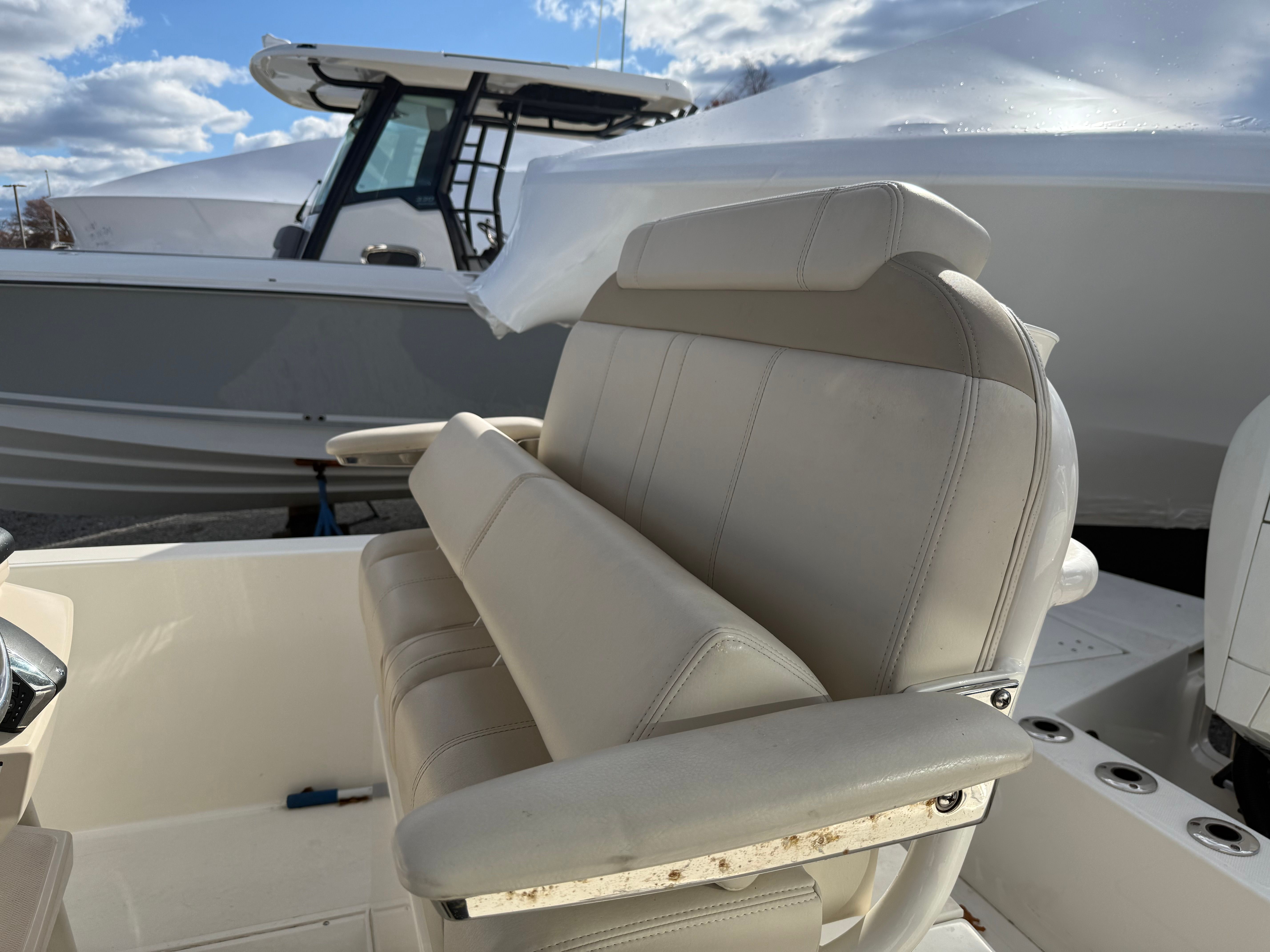 2023 Boston Whaler 220 DAUNTLESS Image Thumbnail #10
