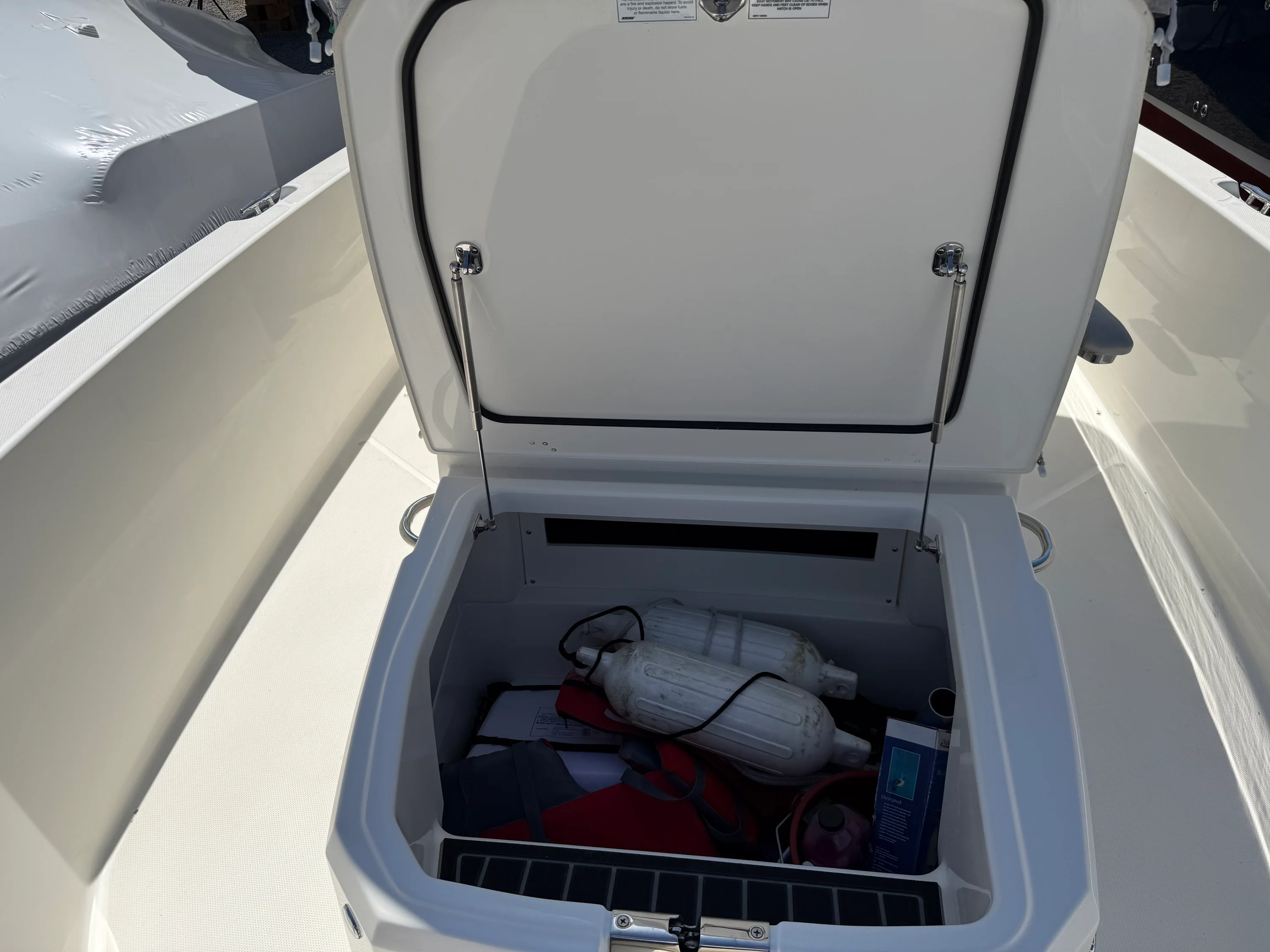 2023 Boston Whaler 220 DAUNTLESS Image Thumbnail #23