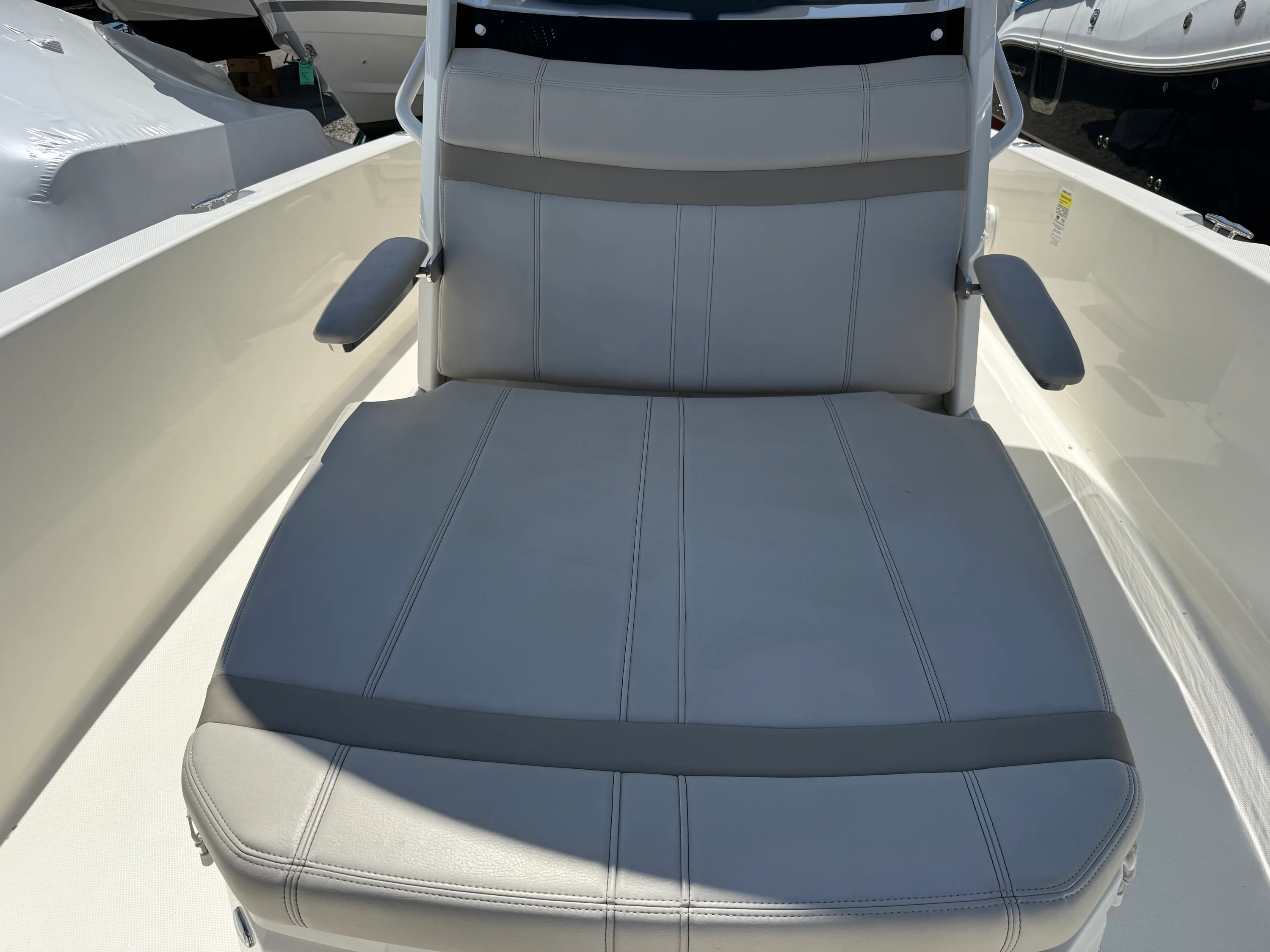 2023 Boston Whaler 220 DAUNTLESS Image Thumbnail #22