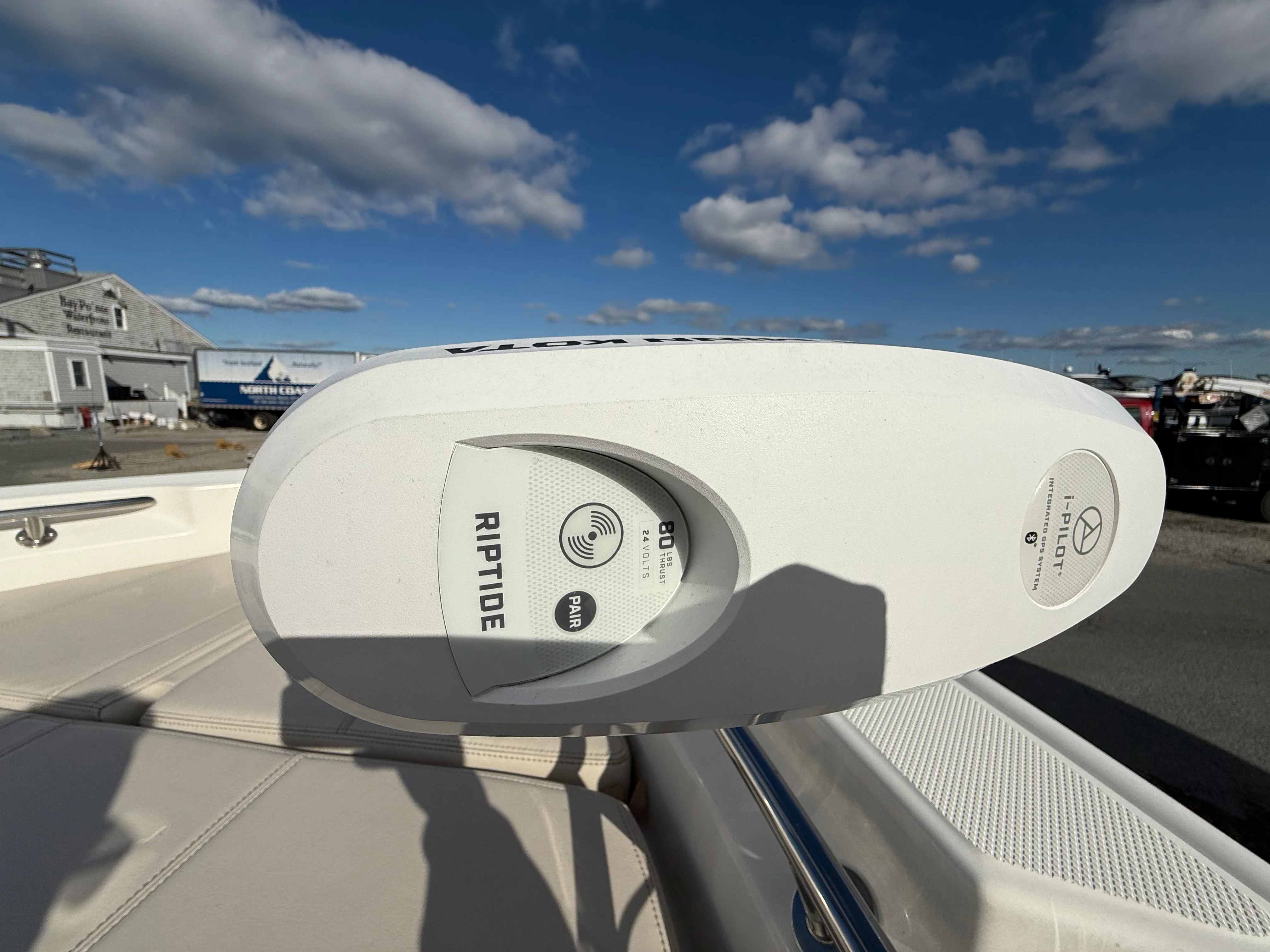 2023 Boston Whaler 220 DAUNTLESS Image Thumbnail #5