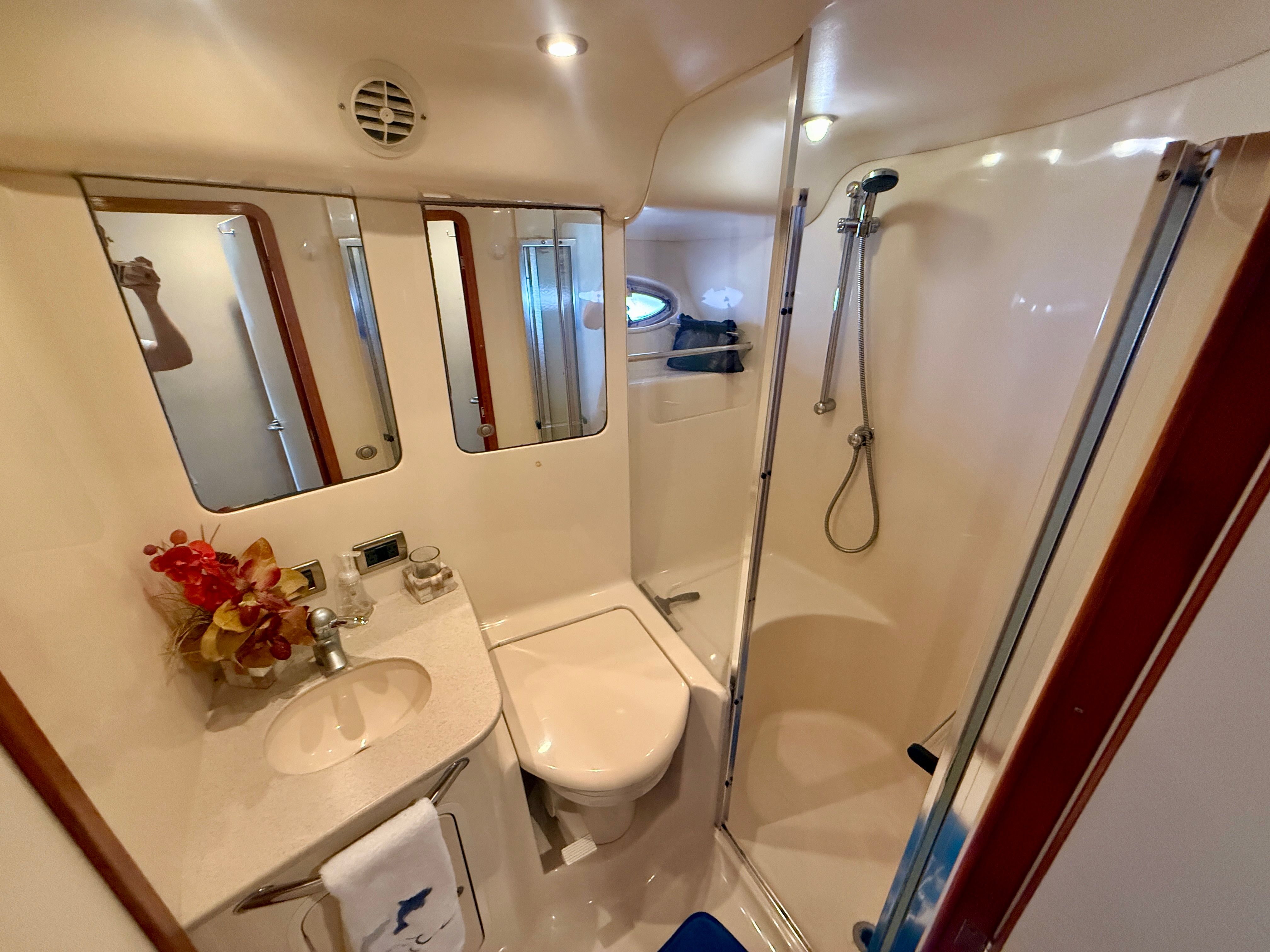 2004 Sea Ray 48 Sedan Bridge Image Thumbnail #15