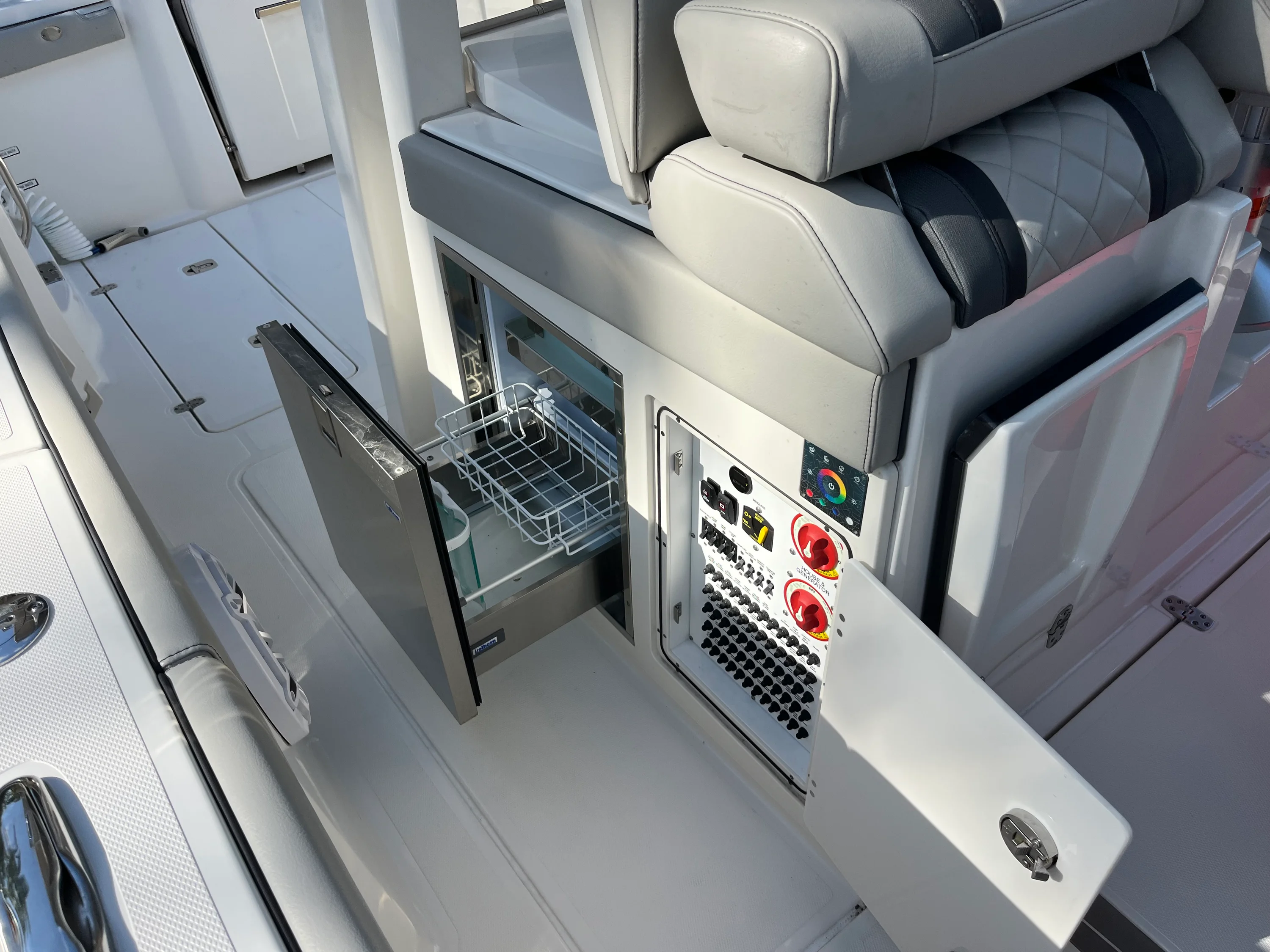 2024 Pursuit S 358 SPORT Image Thumbnail #23