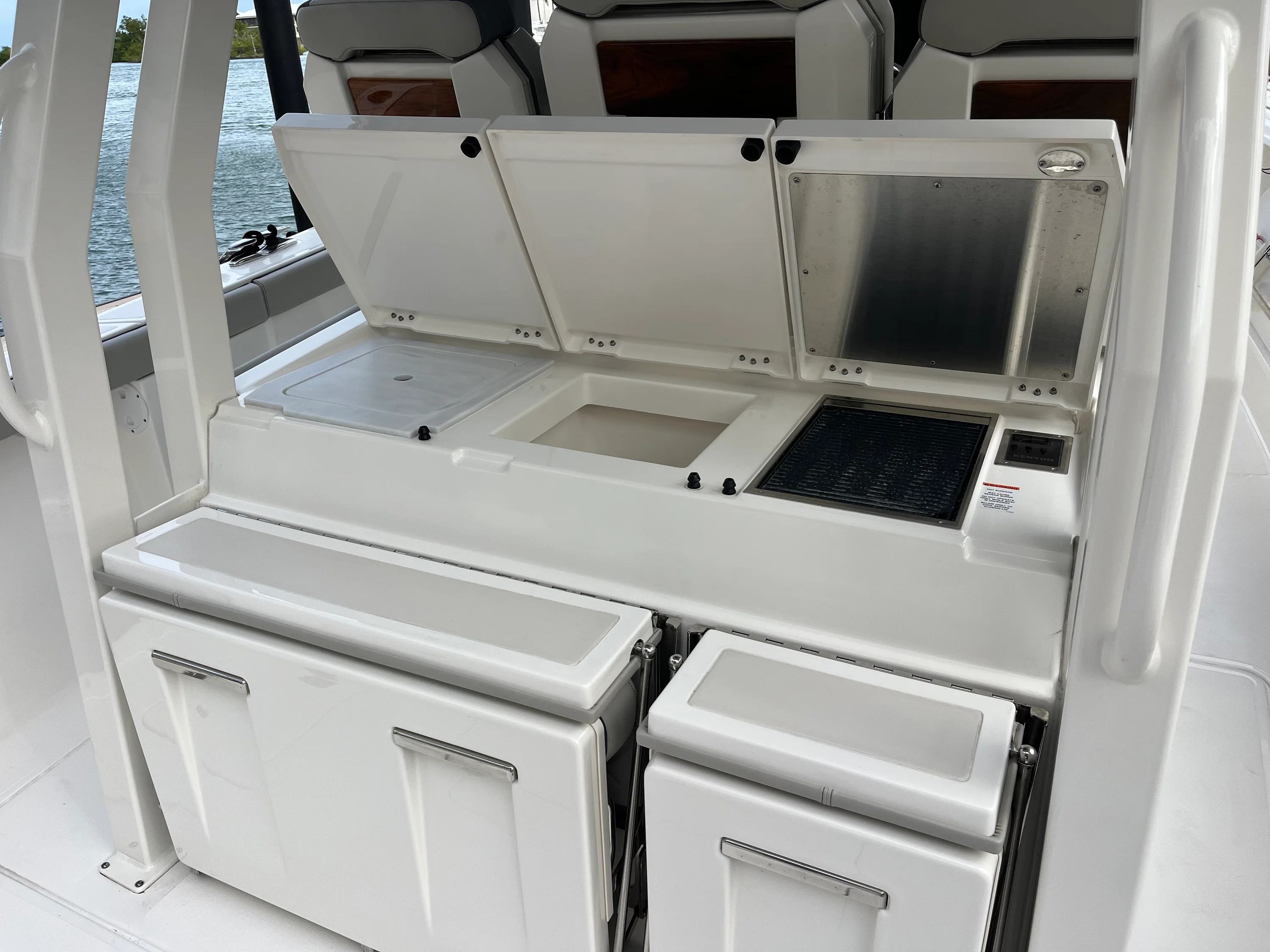 2024 Pursuit S 358 SPORT Image Thumbnail #26