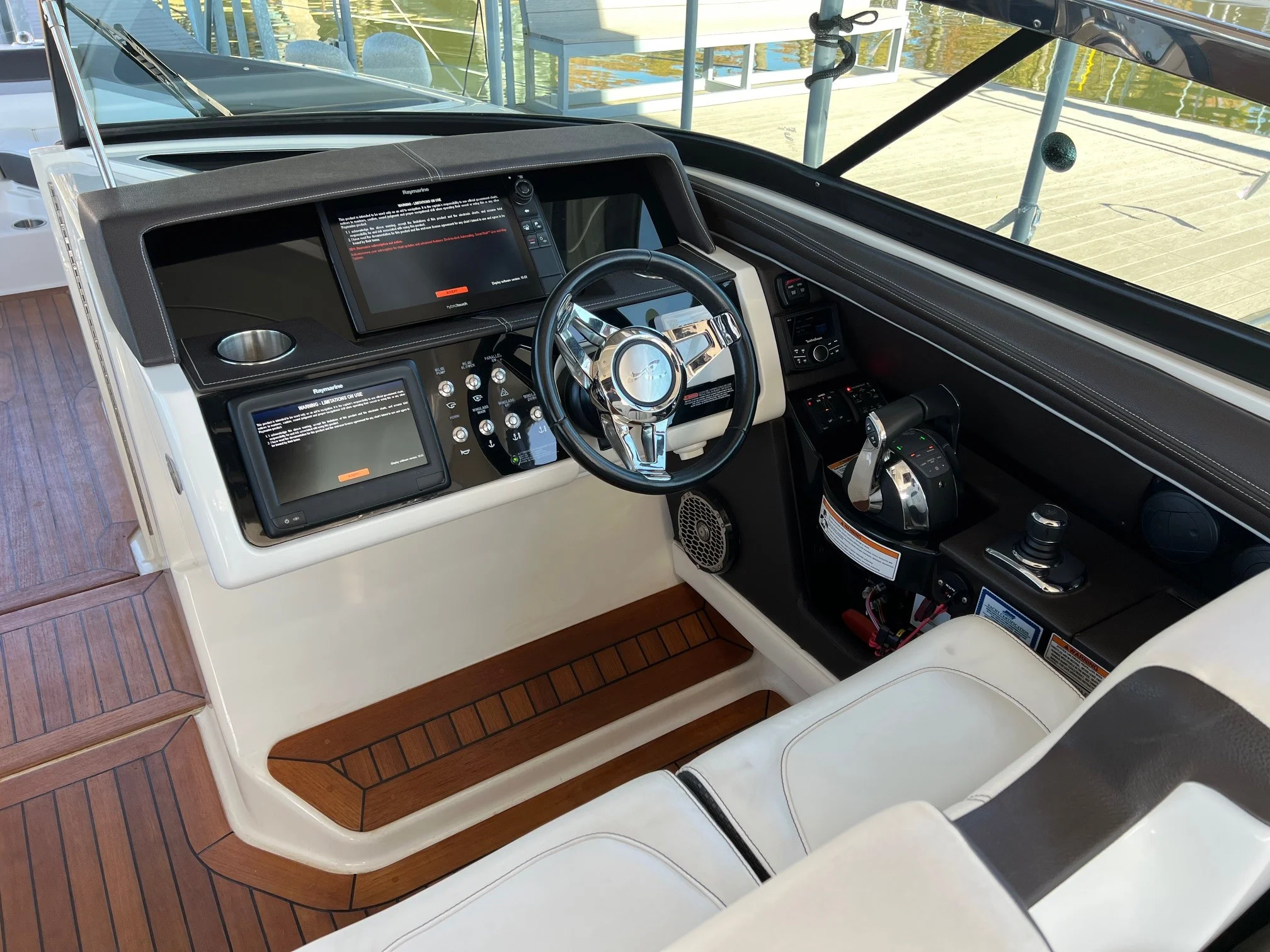 2017 Sea Ray SLX 350 Image Thumbnail #6