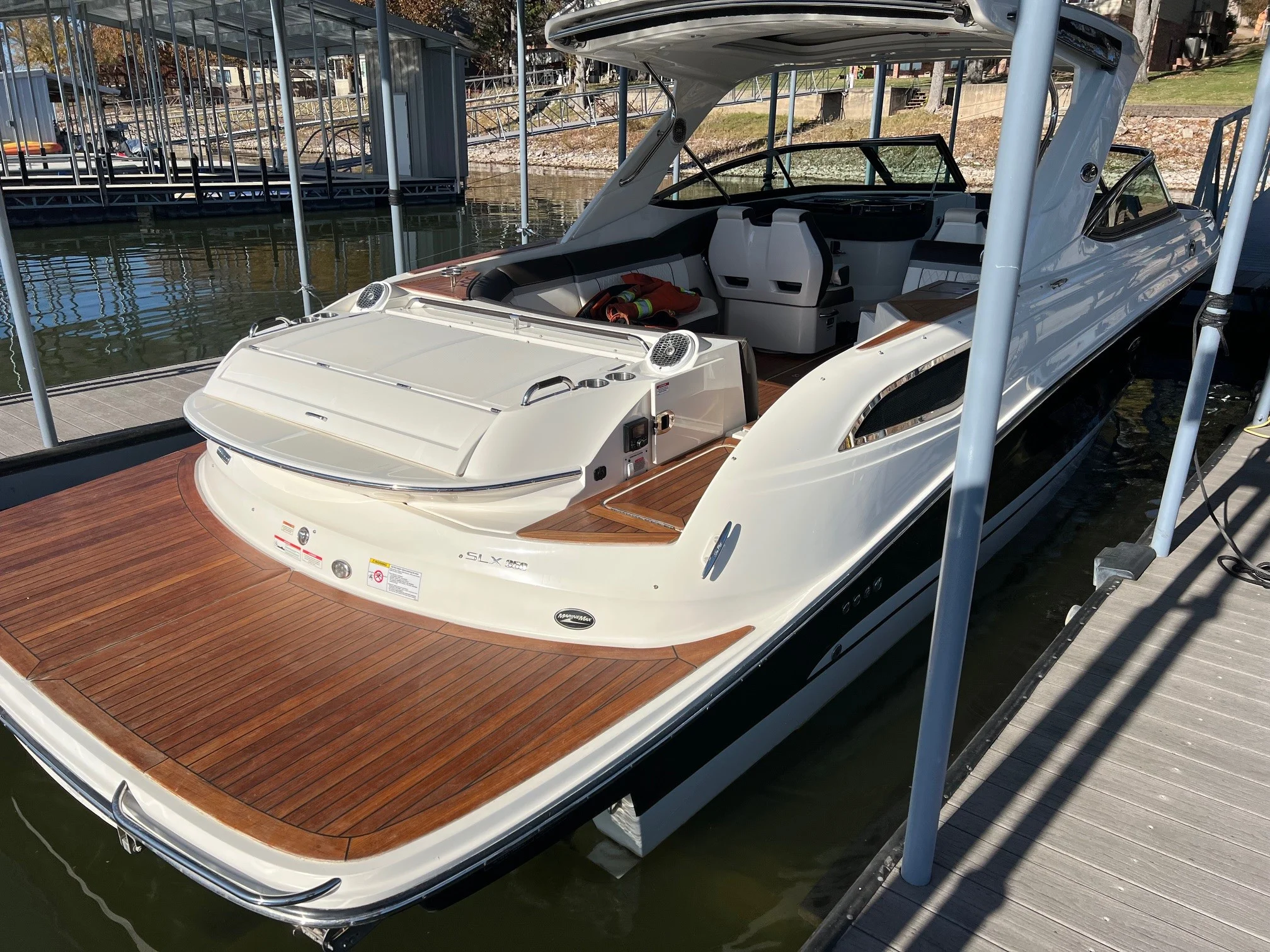 2017 Sea Ray SLX 350 Image Thumbnail #4