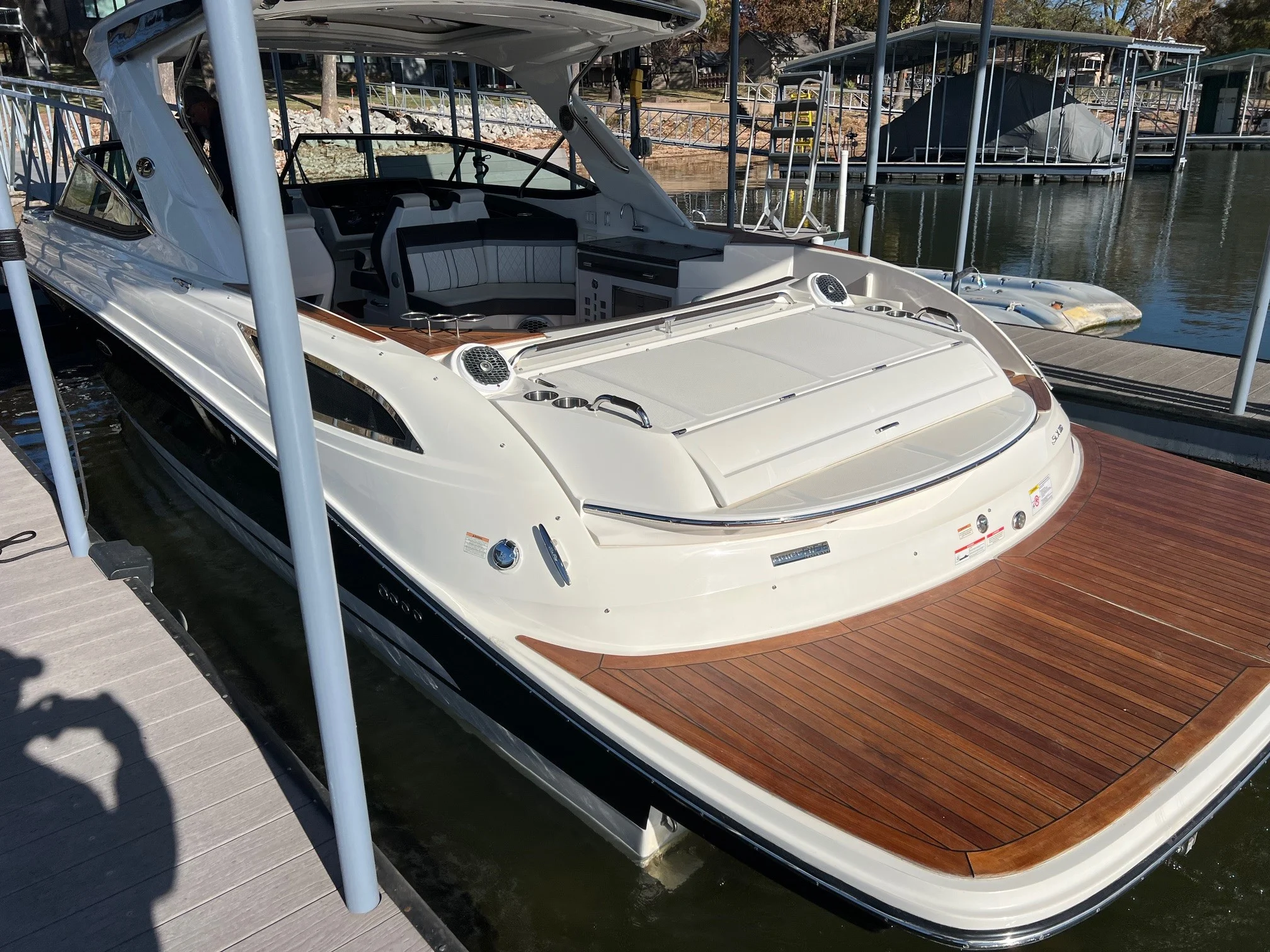 2017 Sea Ray SLX 350 Image Thumbnail #3