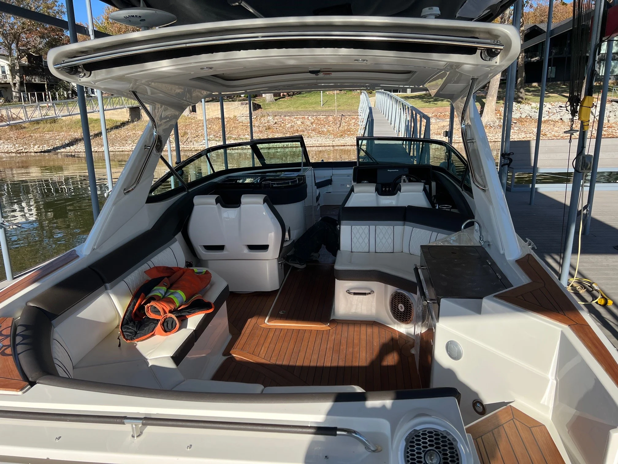 2017 Sea Ray SLX 350 Image Thumbnail #5