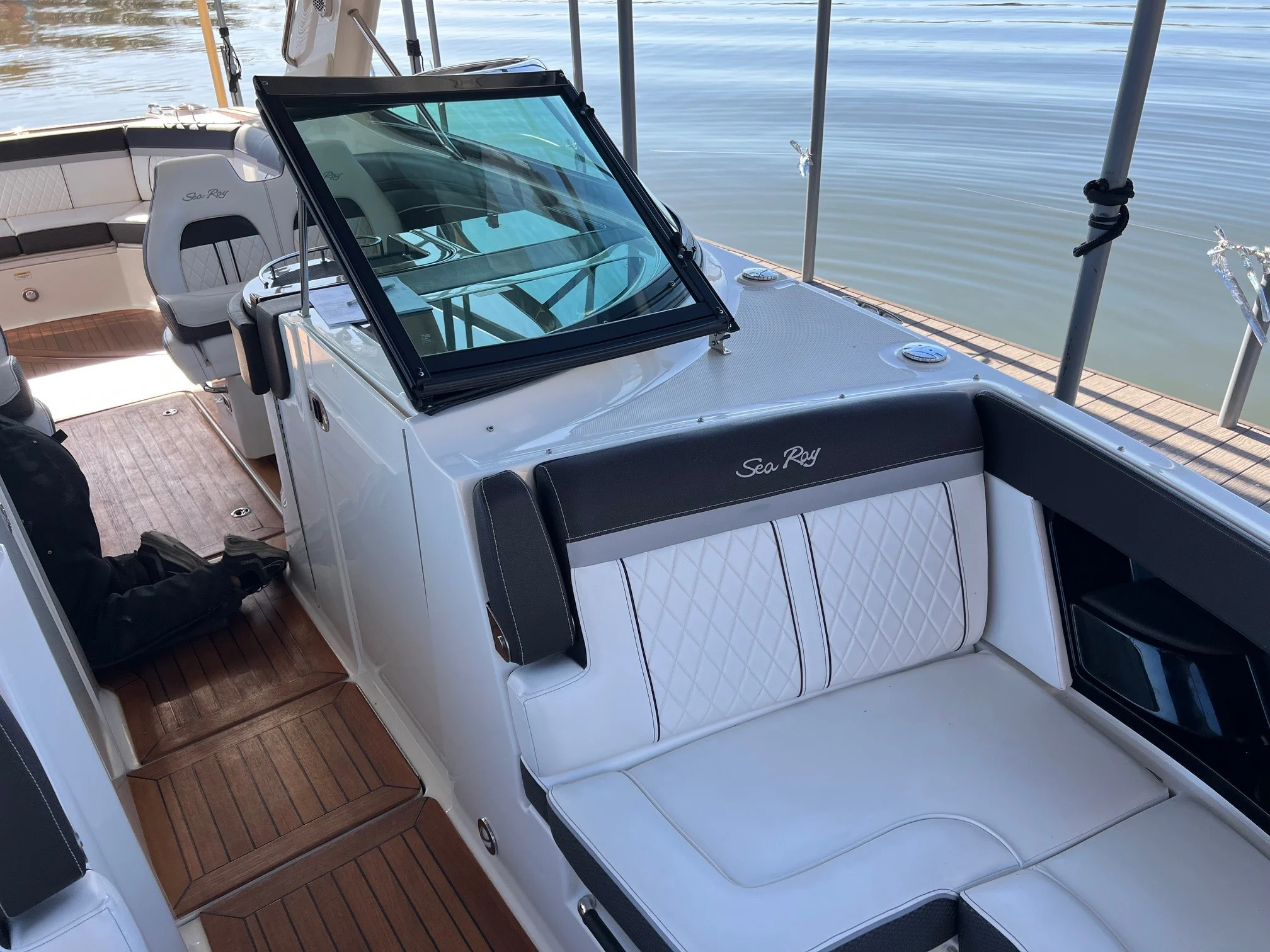 2017 Sea Ray SLX 350 Image Thumbnail #9