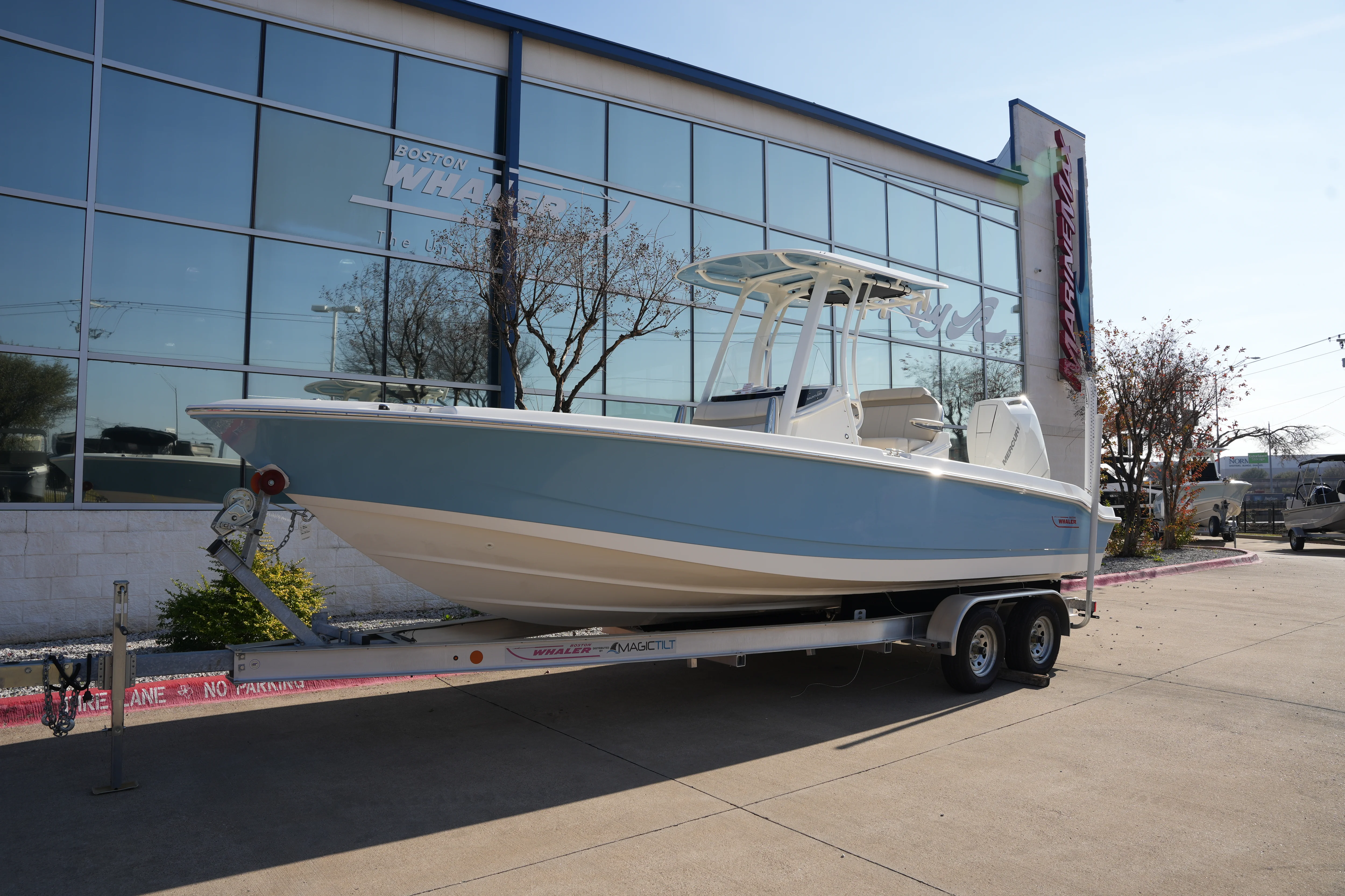 2026 Boston Whaler 250 Dauntless Image Thumbnail #1
