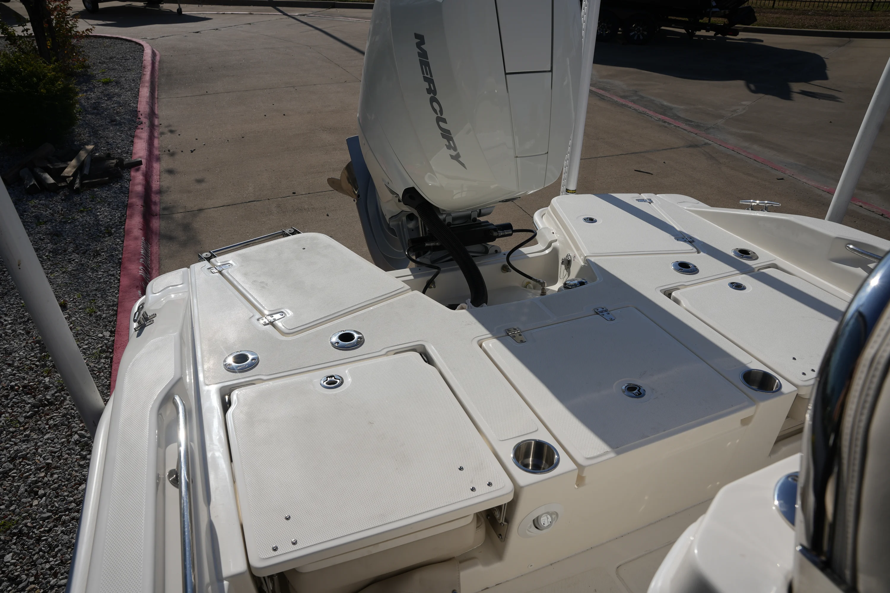 2026 Boston Whaler 250 Dauntless Image Thumbnail #7