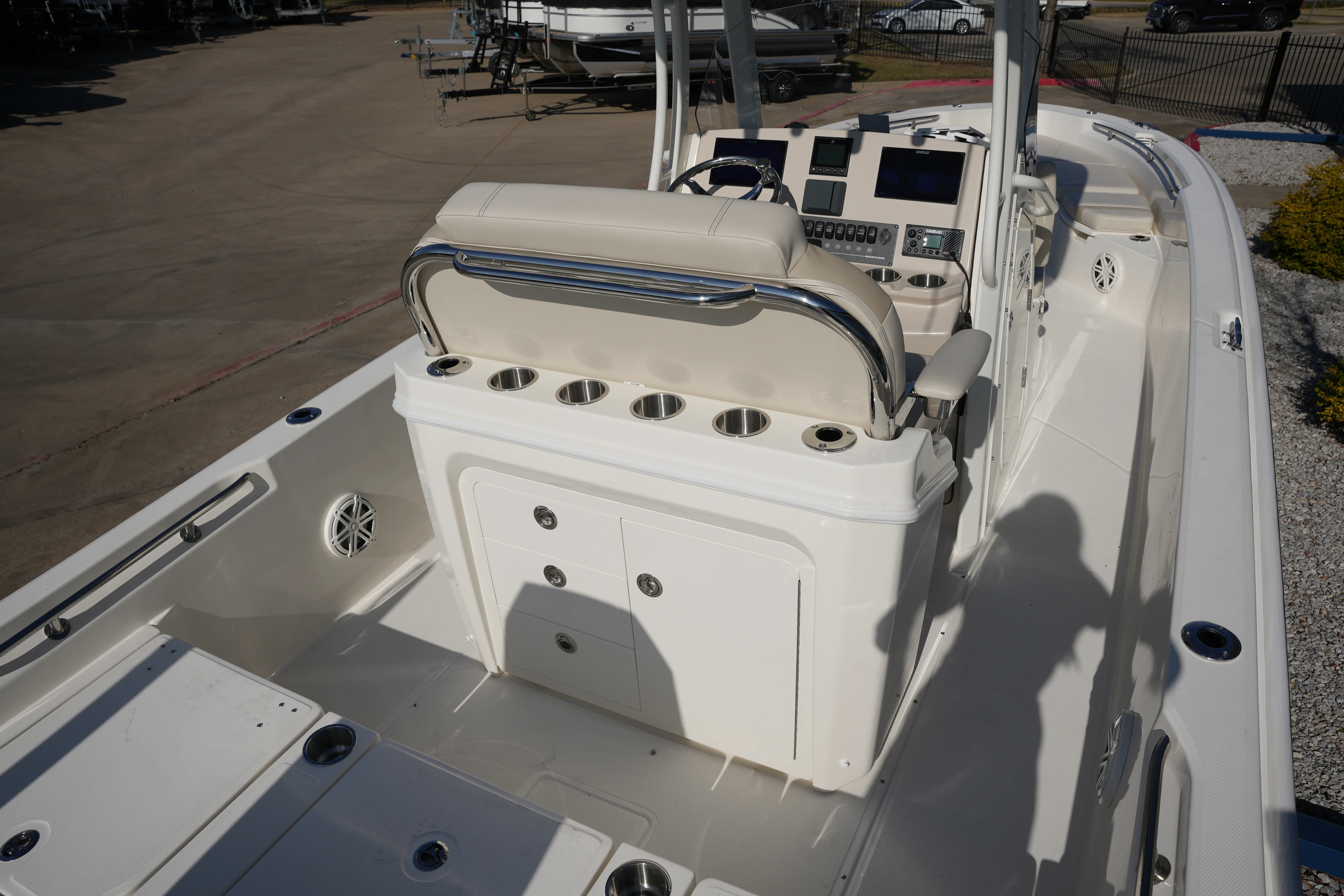 2026 Boston Whaler 250 Dauntless Image Thumbnail #12