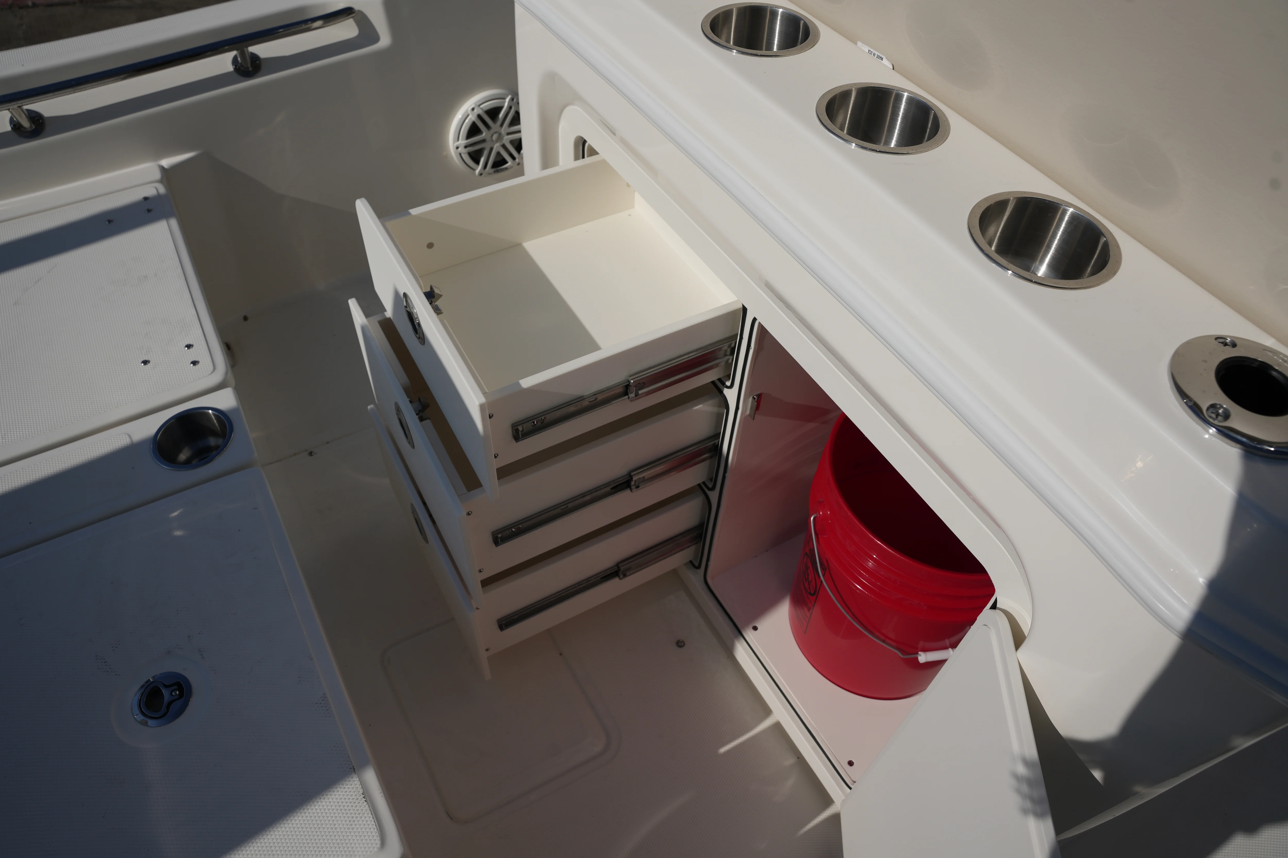 2026 Boston Whaler 250 Dauntless Image Thumbnail #16