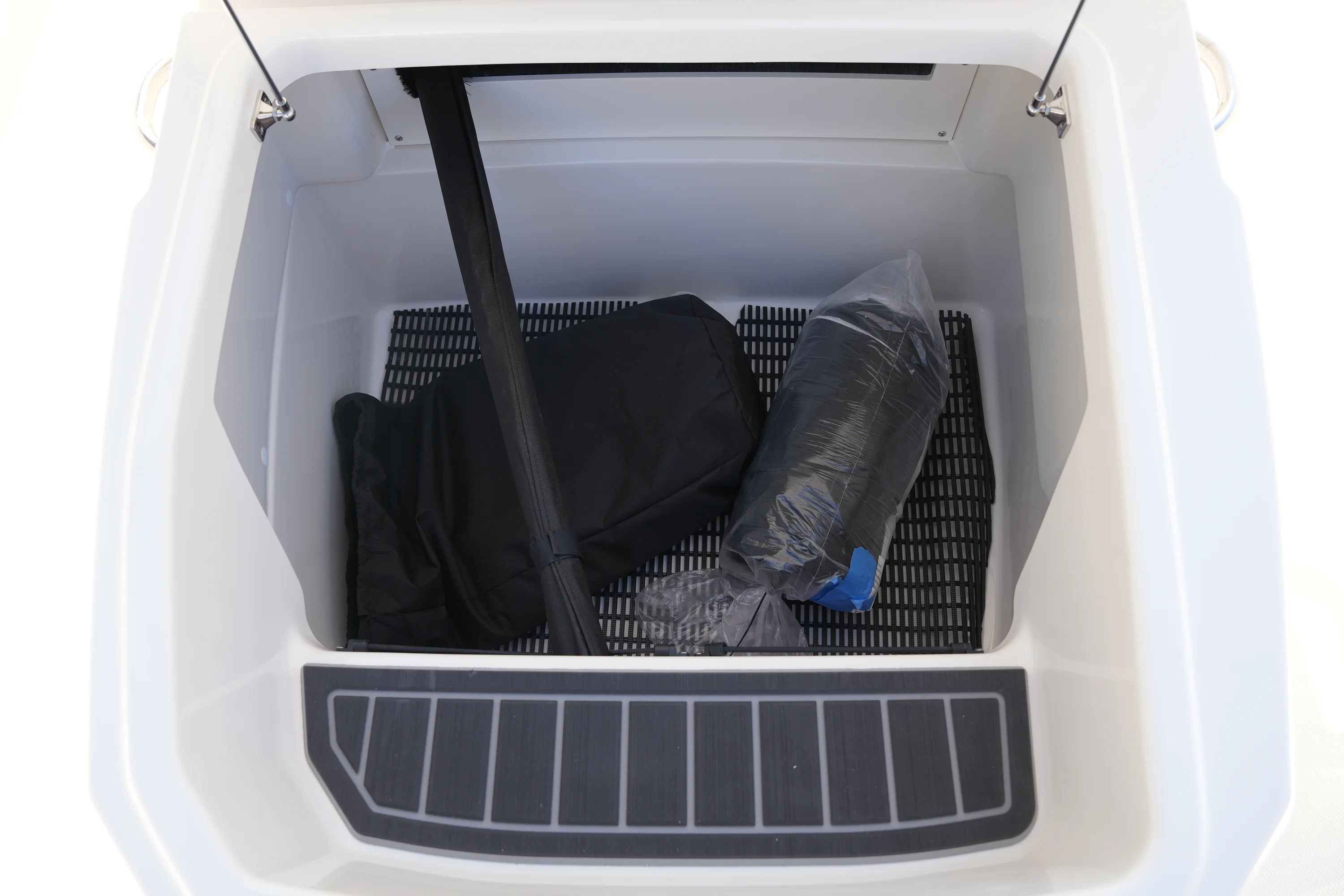 2026 Boston Whaler 250 Dauntless Image Thumbnail #30