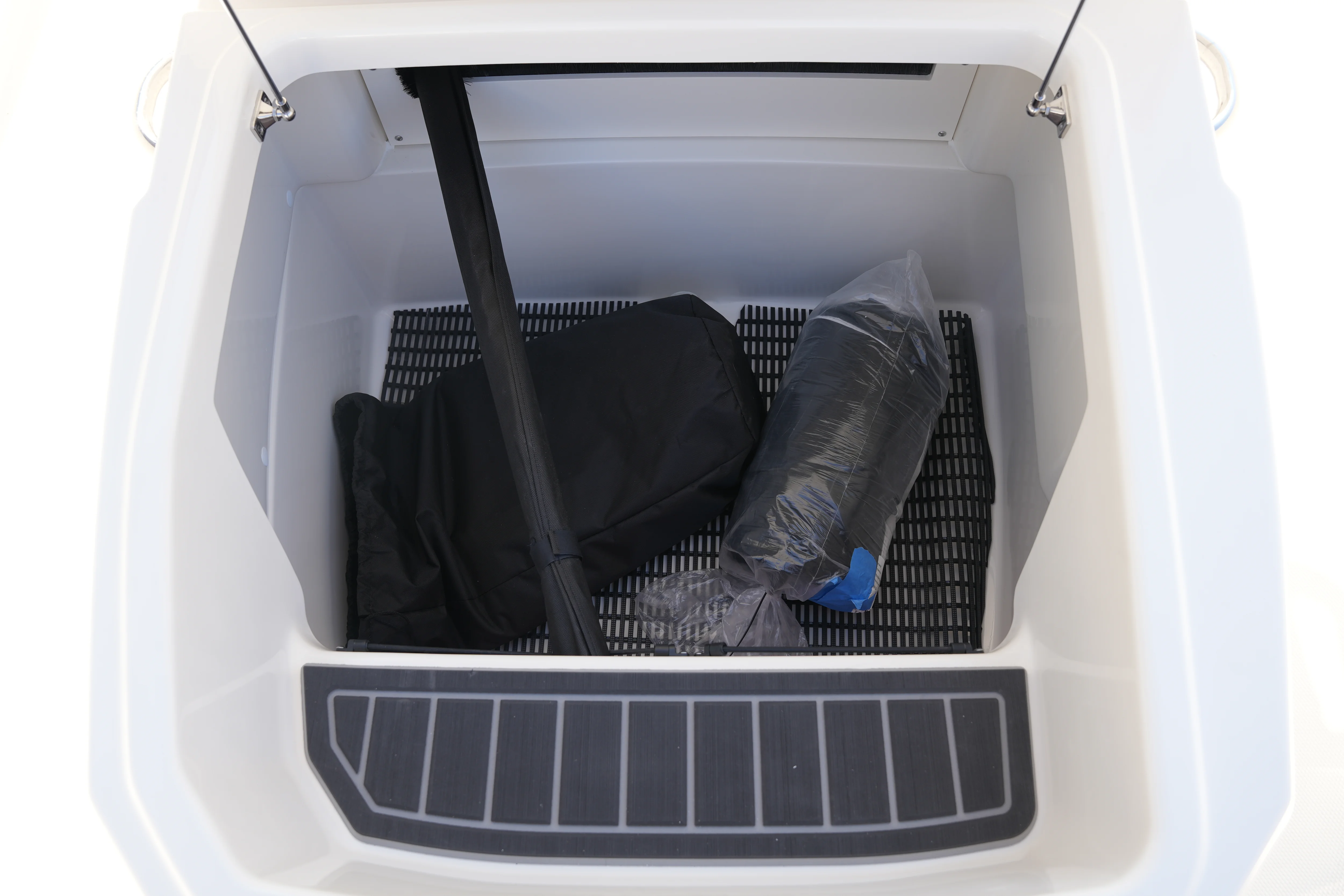 2026 Boston Whaler 250 Dauntless Image Thumbnail #30