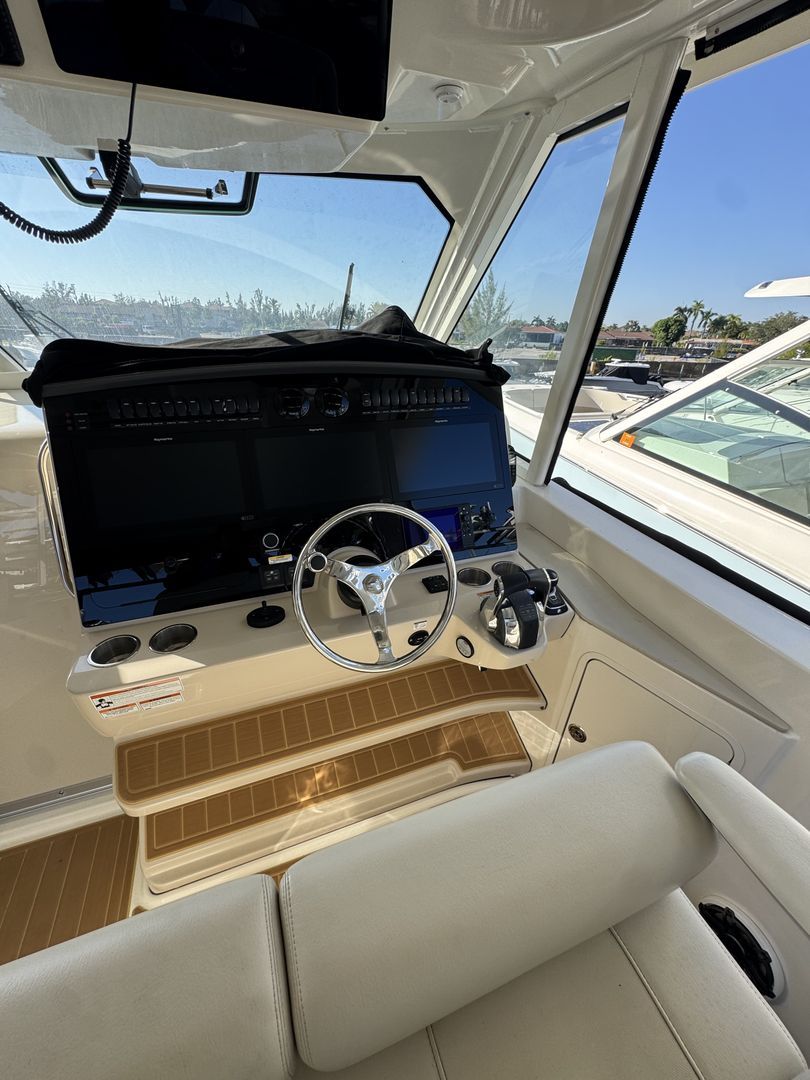 2022 Boston Whaler 380 REALM Image Thumbnail #10