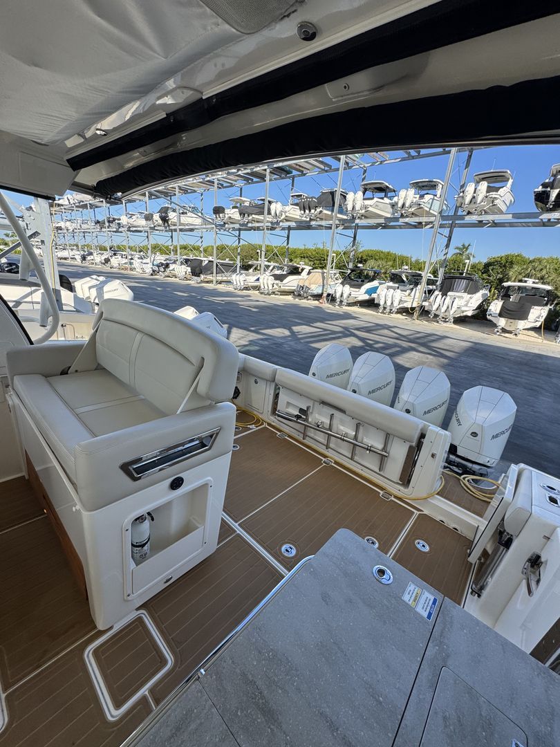 2022 Boston Whaler 380 REALM Image Thumbnail #7