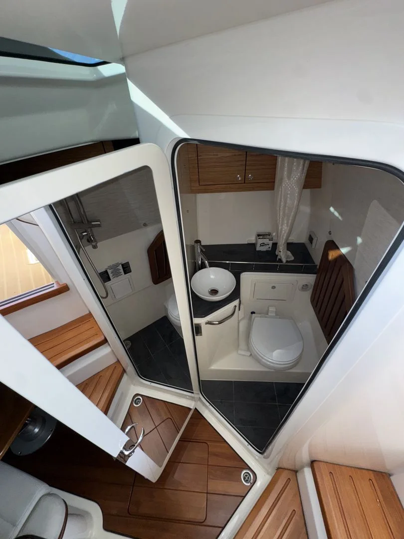 2022 Boston Whaler 380 REALM Image Thumbnail #11