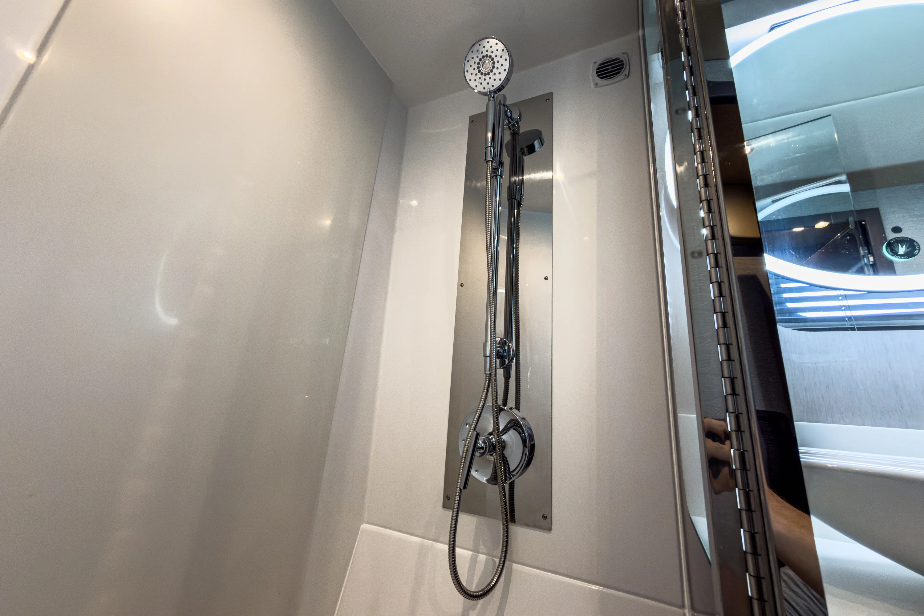 2026 Cruisers Yachts
                                                             50 FLY Image Thumbnail #62