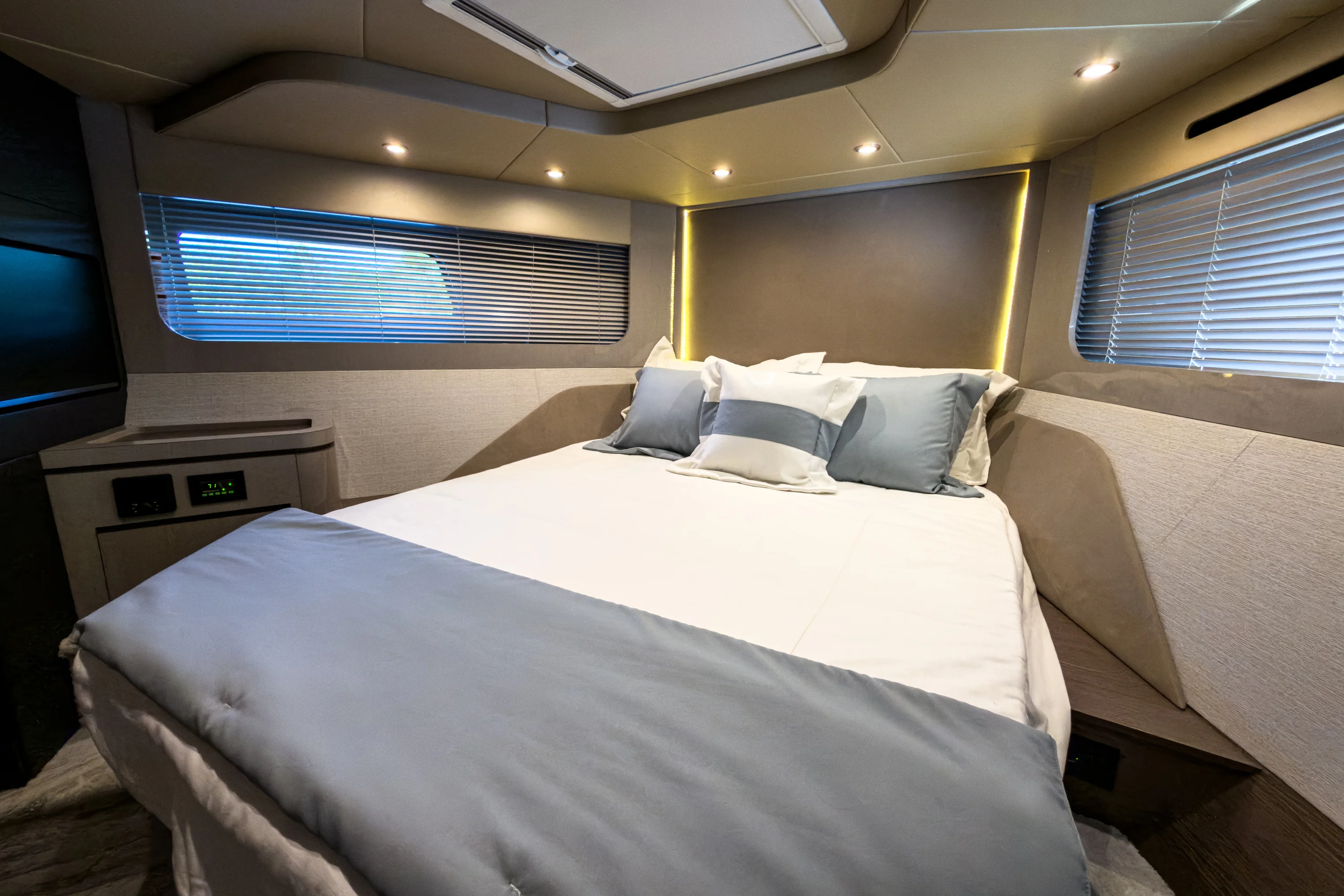 2026 Cruisers Yachts
                                                             50 FLY Image Thumbnail #38