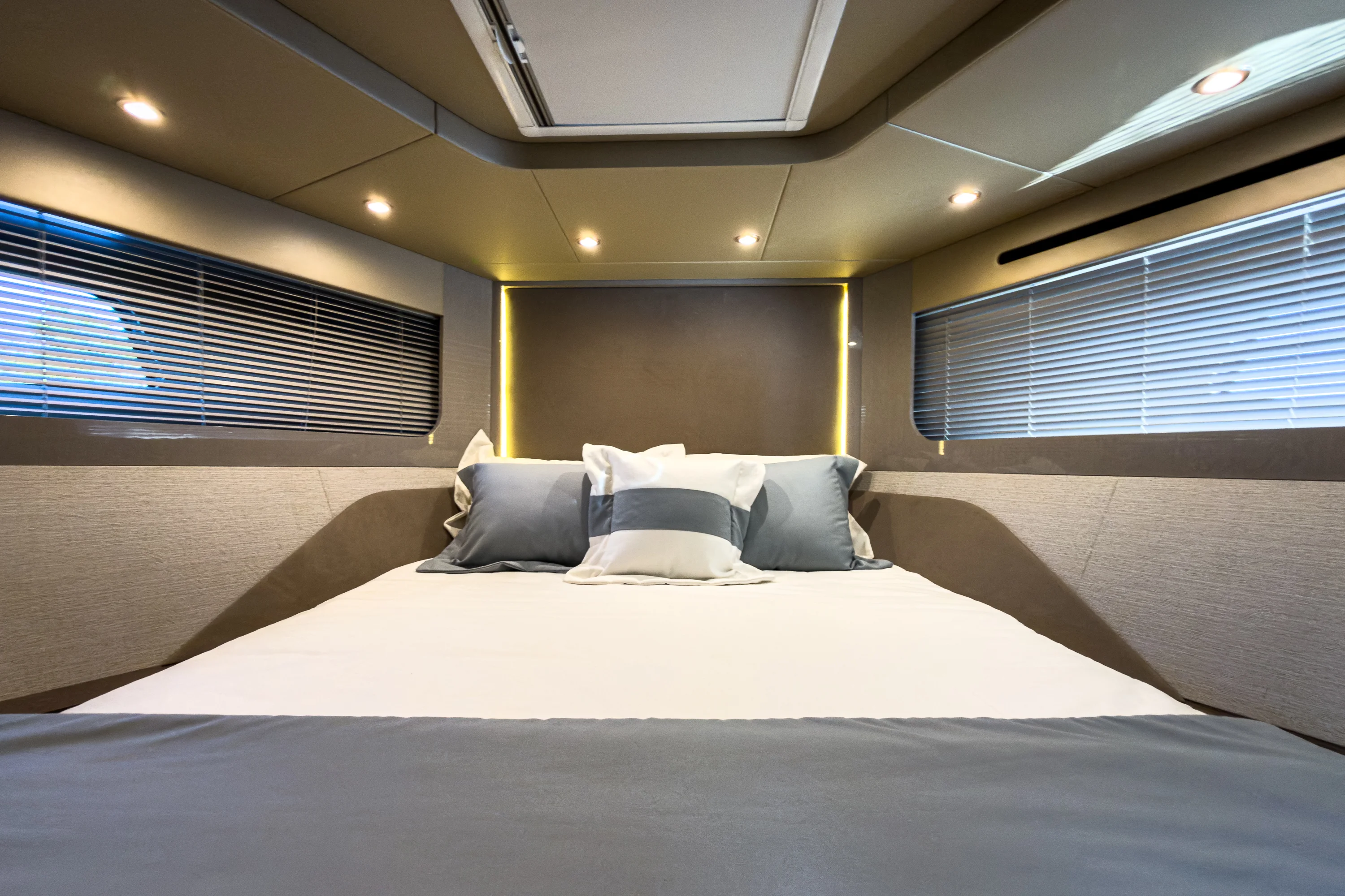 2026 Cruisers Yachts
                                                             50 FLY Image Thumbnail #39