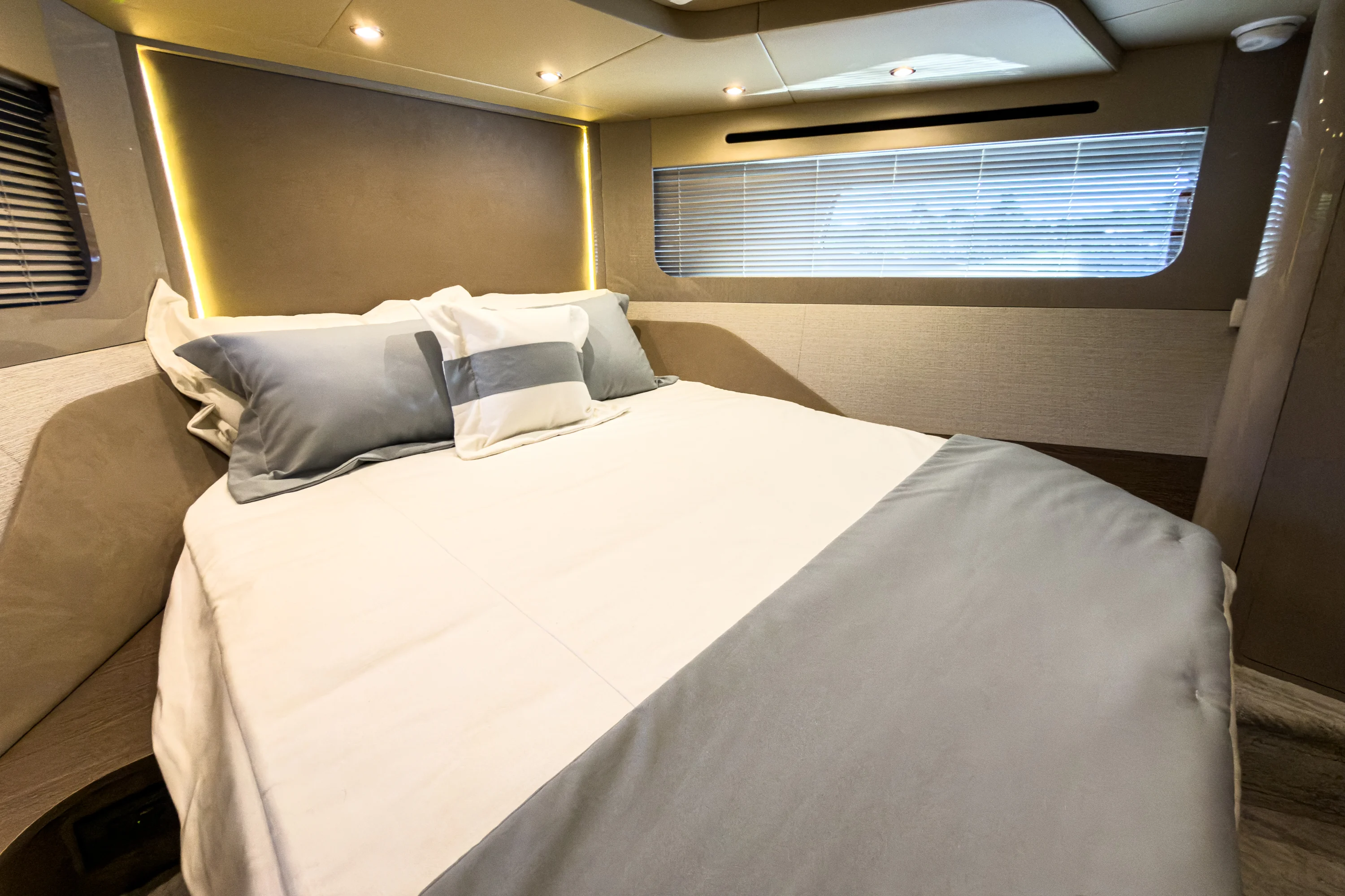 2026 Cruisers Yachts
                                                             50 FLY Image Thumbnail #40