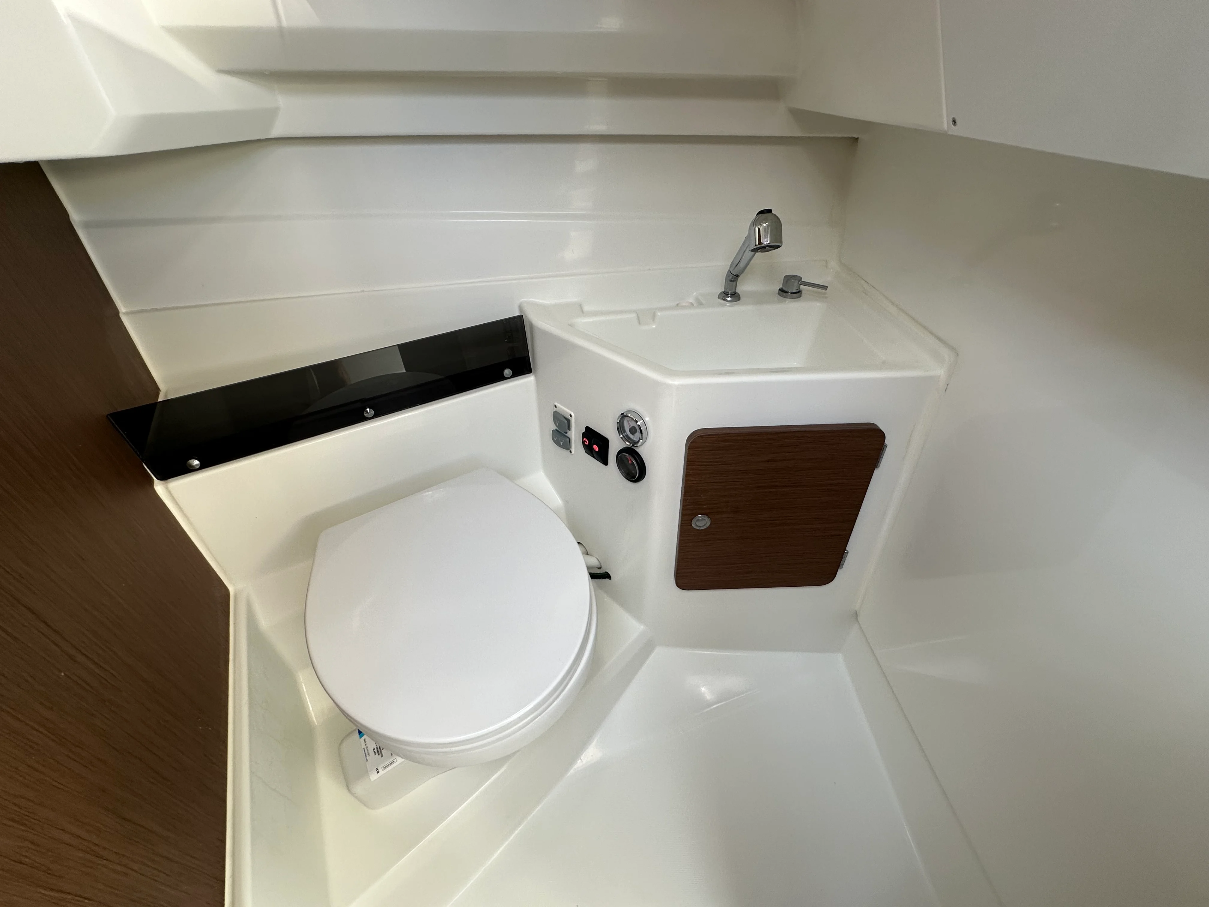 2023 Beneteau ANTARES 8 Image Thumbnail #57