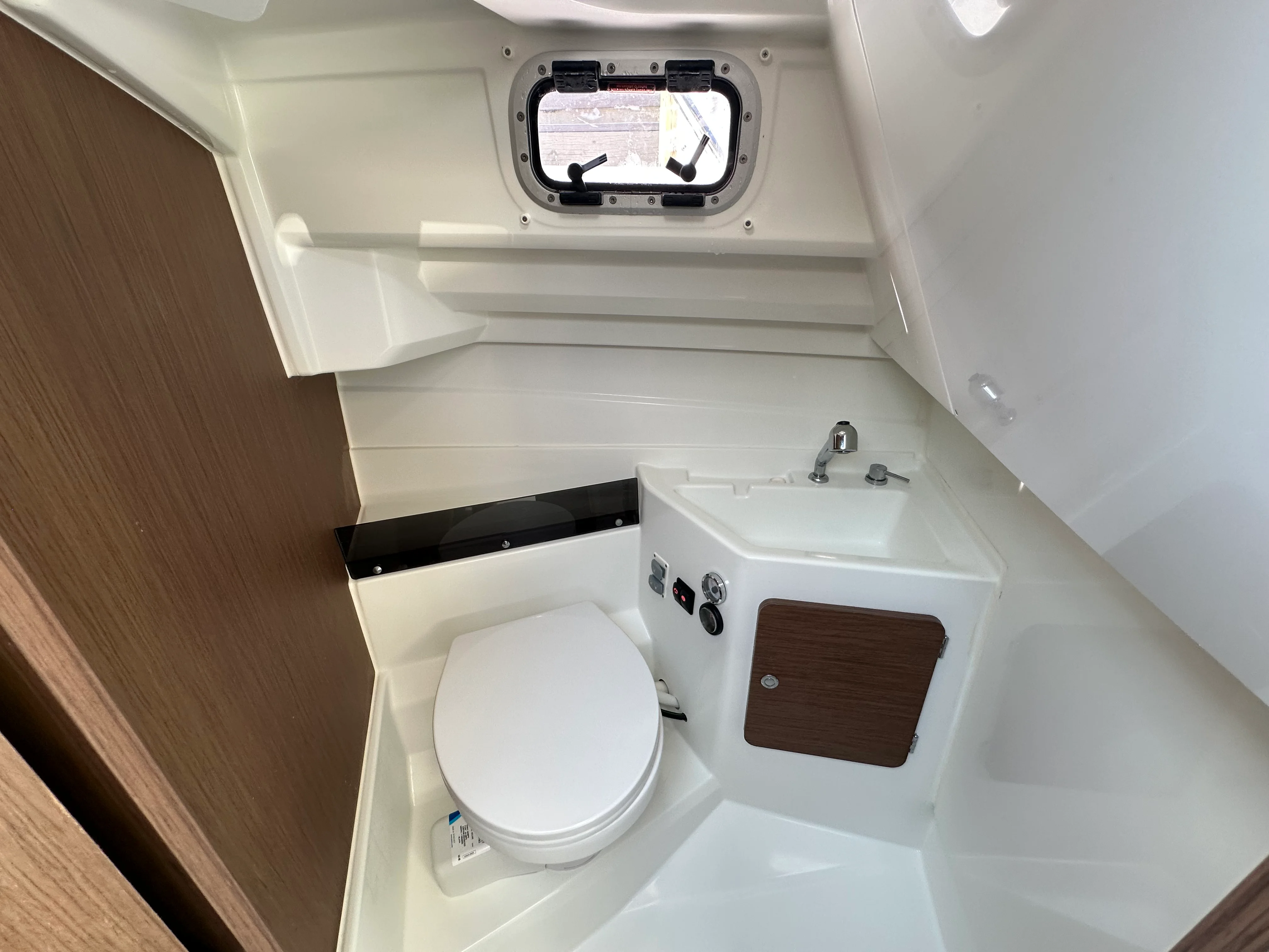 2023 Beneteau ANTARES 8 Image Thumbnail #59