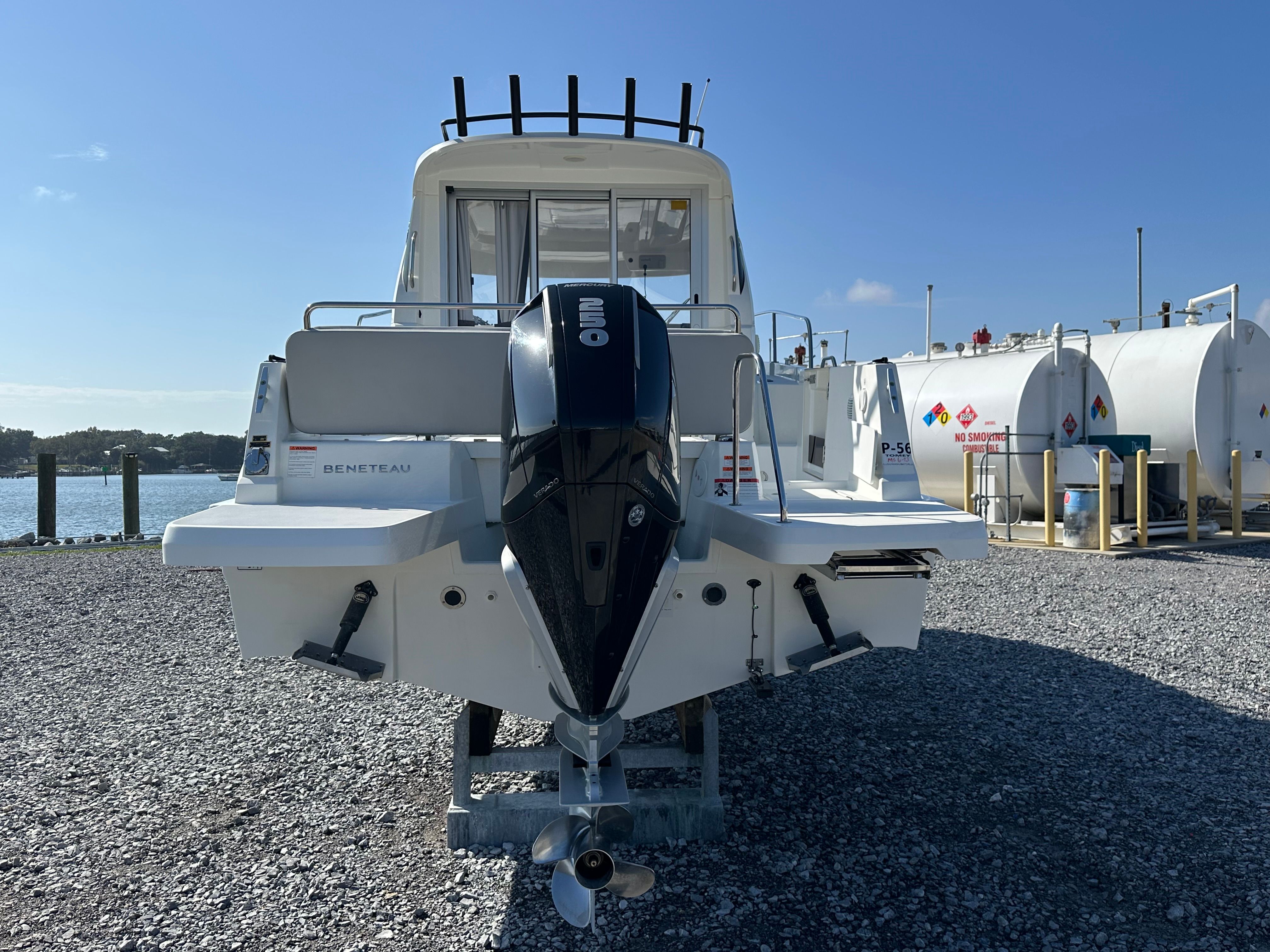 2023 Beneteau ANTARES 8 Image Thumbnail #13