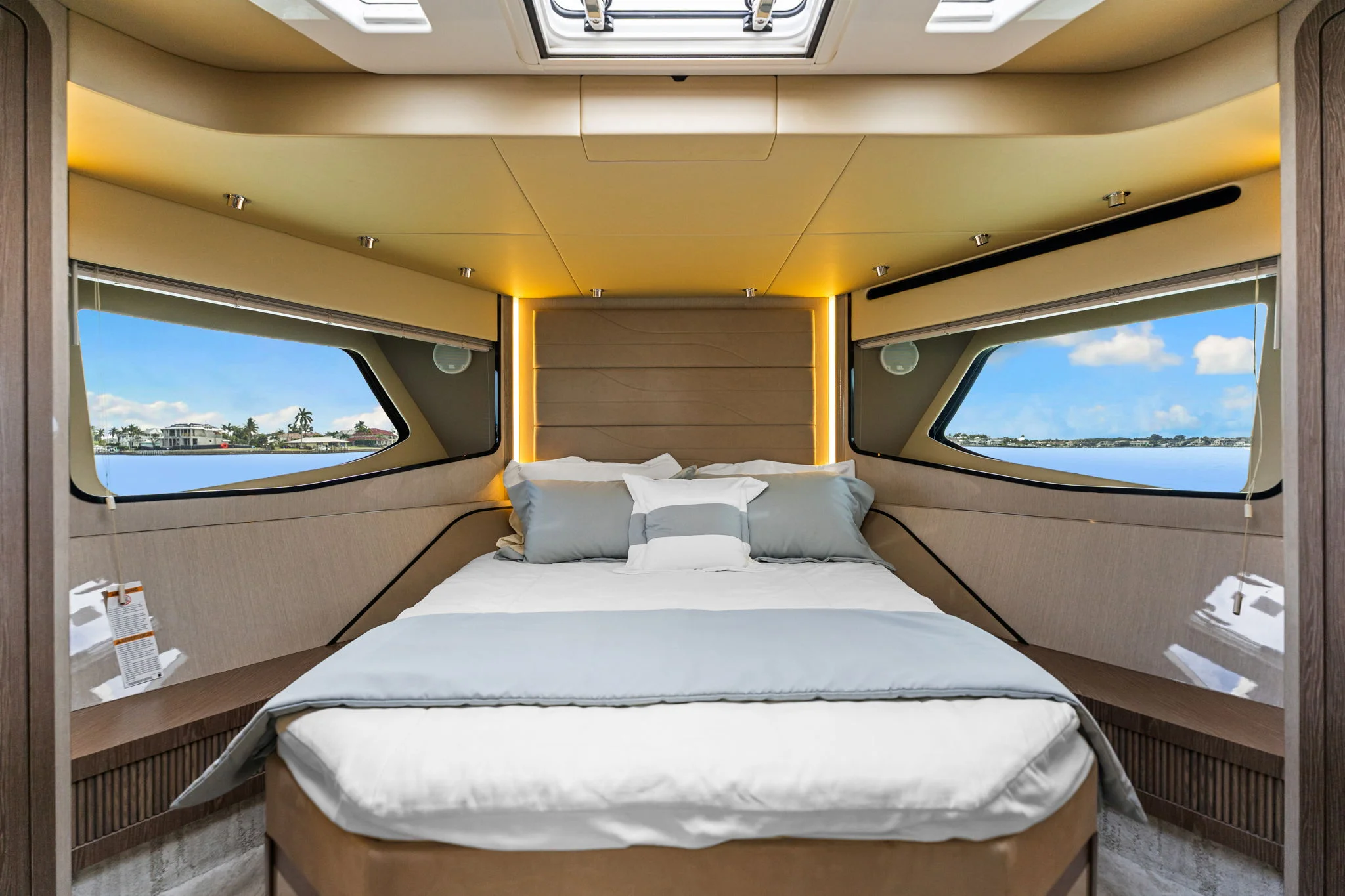 2026 Cruisers Yachts 57 FLY Image Thumbnail #20