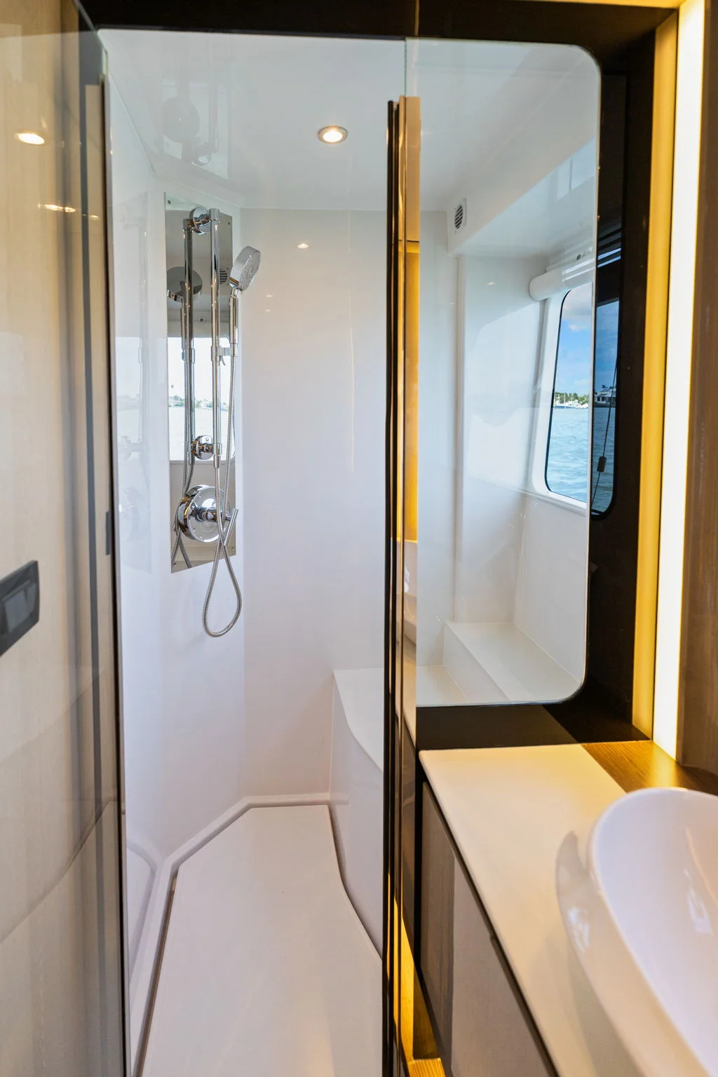 2026 Cruisers Yachts 57 FLY Image Thumbnail #24