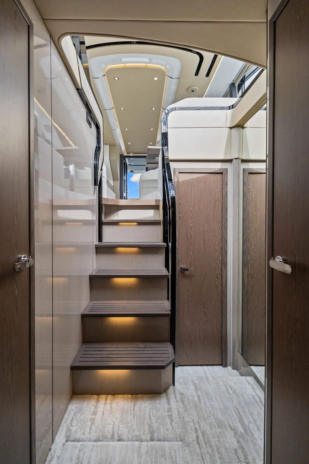 2026 Cruisers Yachts 57 FLY Image Thumbnail #15