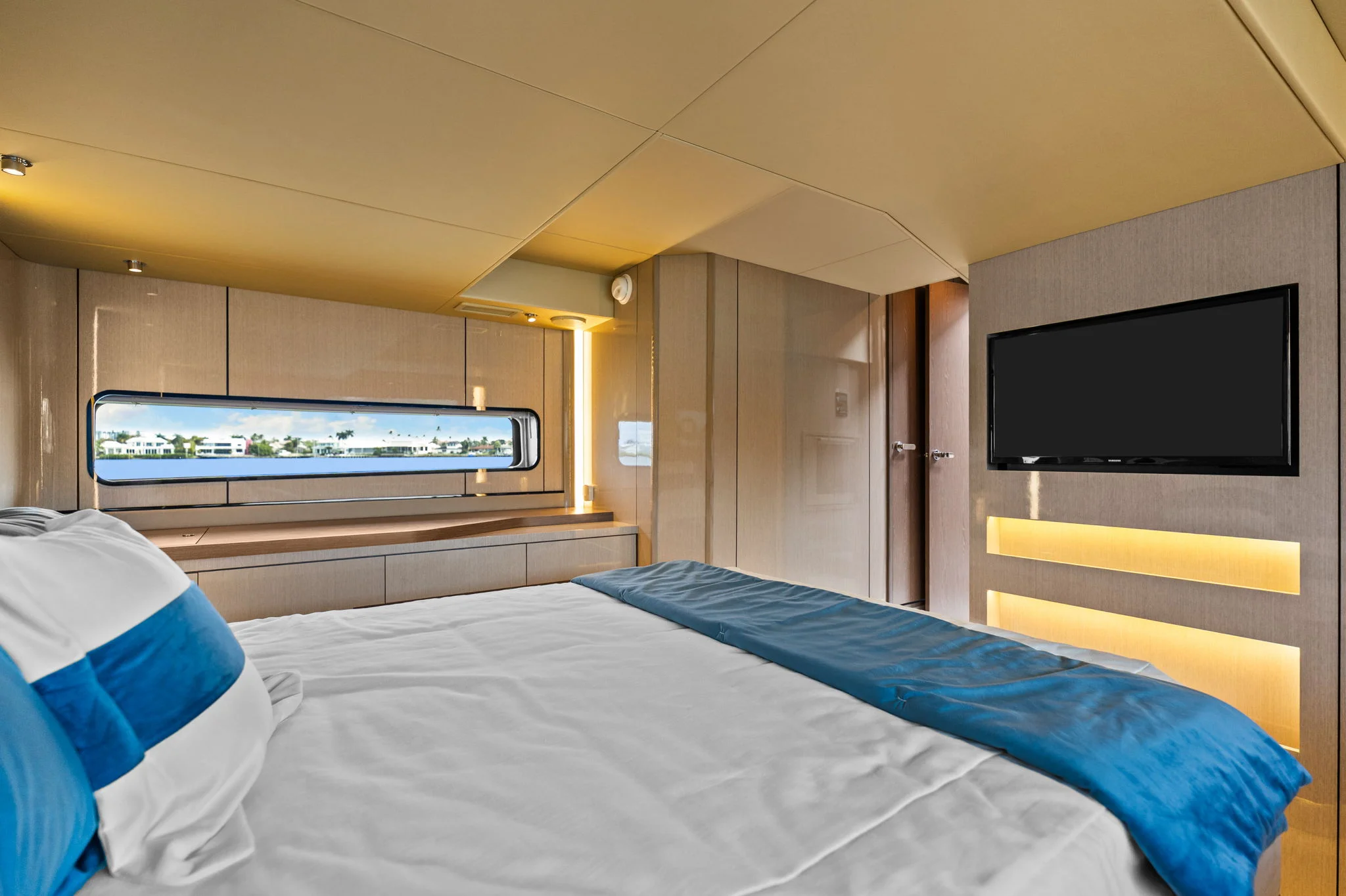 2026 Cruisers Yachts 57 FLY Image Thumbnail #19