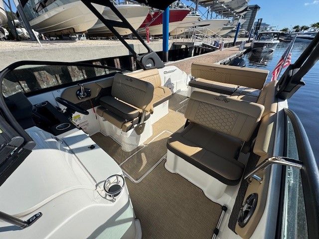 2025 Sea Ray 250 SD-OB Image Thumbnail #6