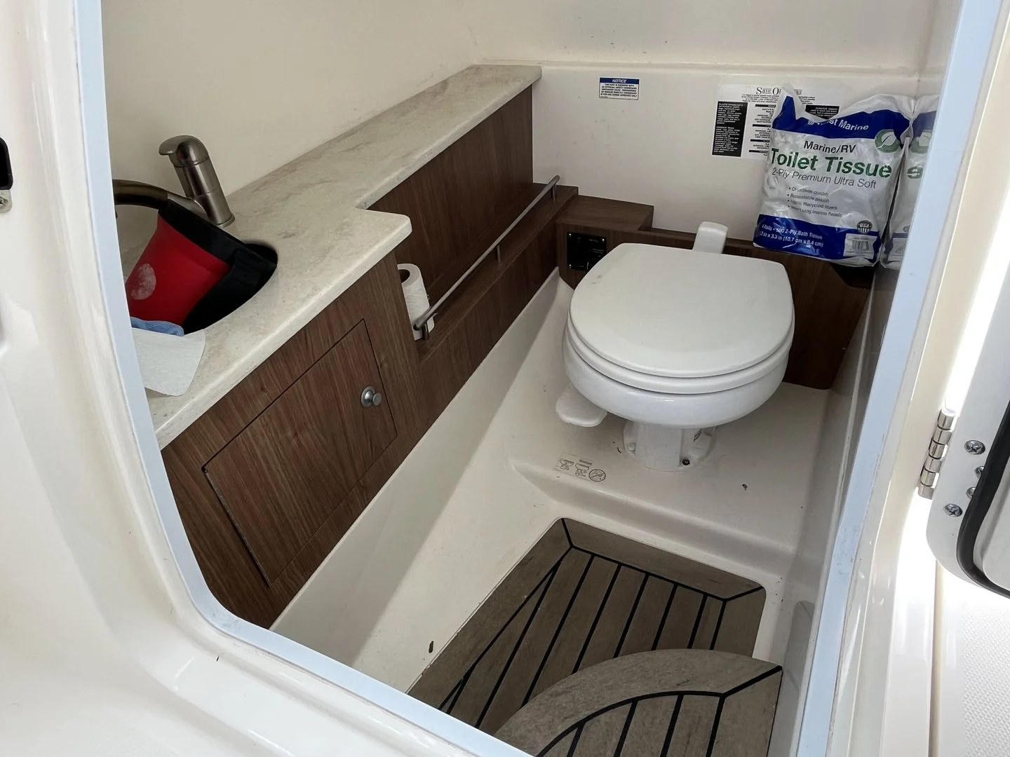 2016 Boston Whaler 270 VANTAGE Image Thumbnail #23