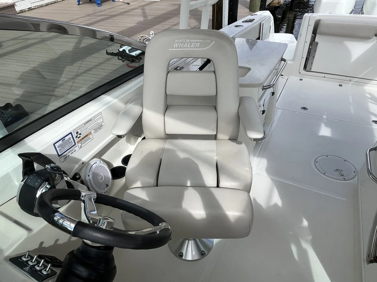2016 Boston Whaler 270 VANTAGE Image Thumbnail #17