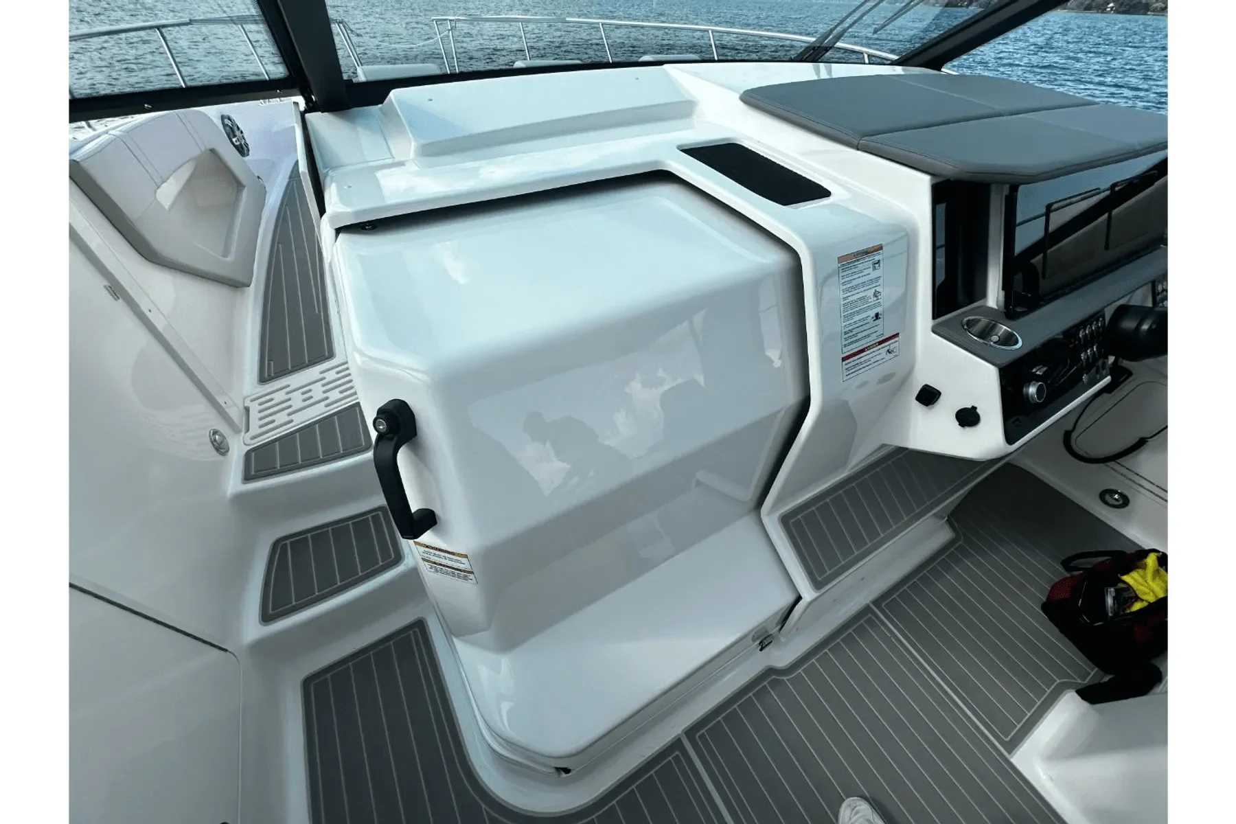 2024 Sea Ray 320 SUNDANCER Image Thumbnail #32